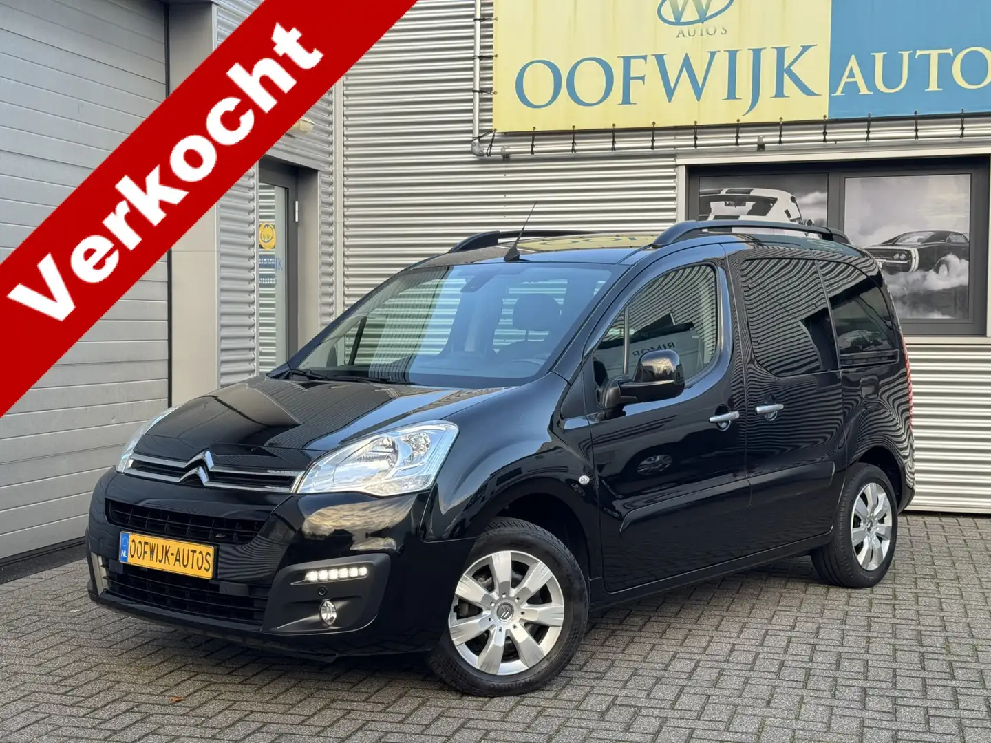 Citroen Berlingo 1.2 PureTech XTR Airco Navi+Camera Cruise-Control Zwart - 1