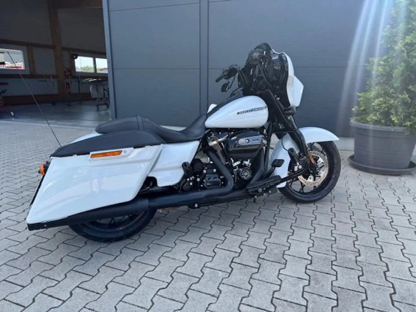 Harley-Davidson Street Glide Special 114 5HD KessTech Blanc - 2