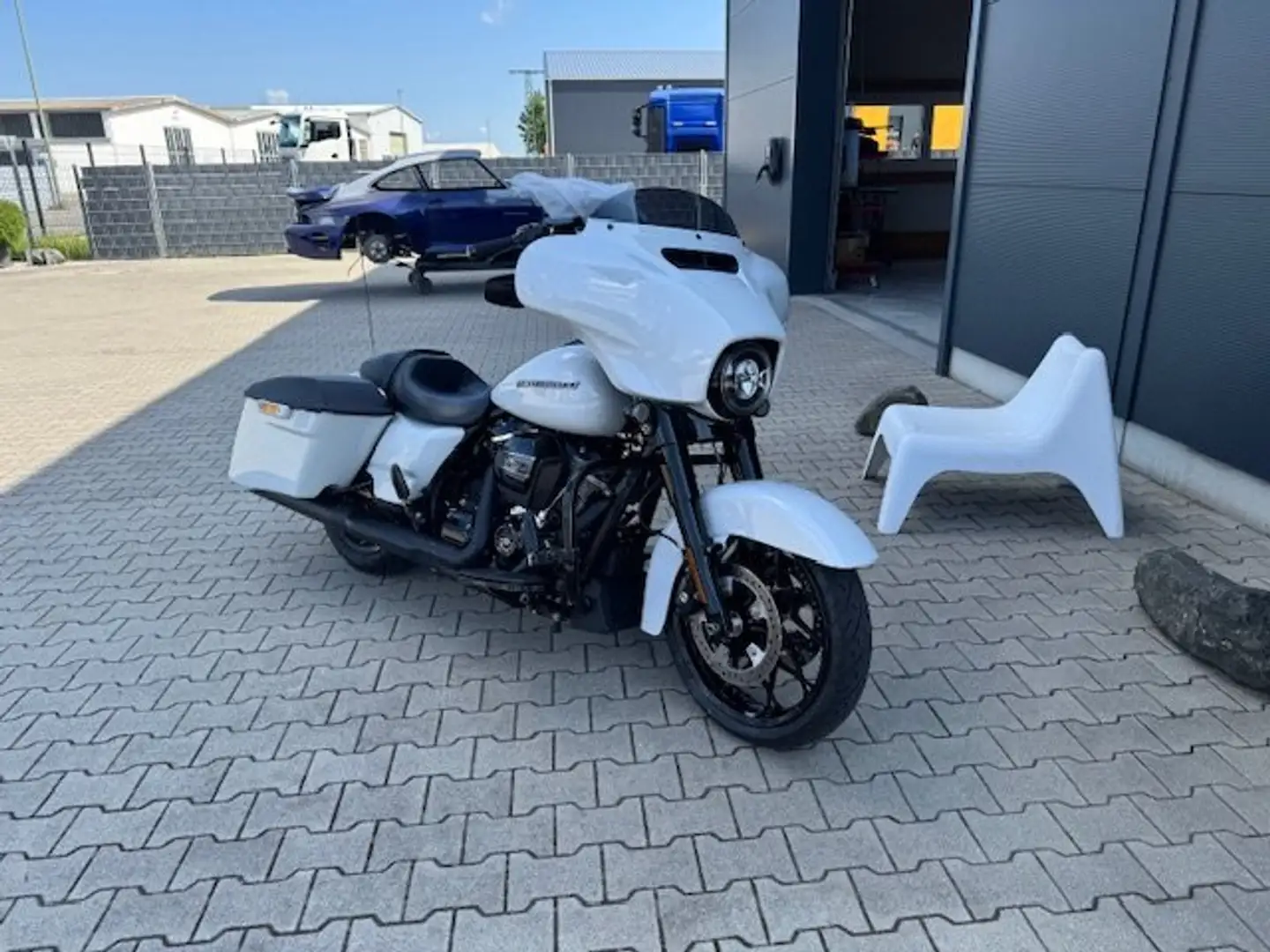 Harley-Davidson Street Glide Special 114 5HD KessTech Blanc - 1