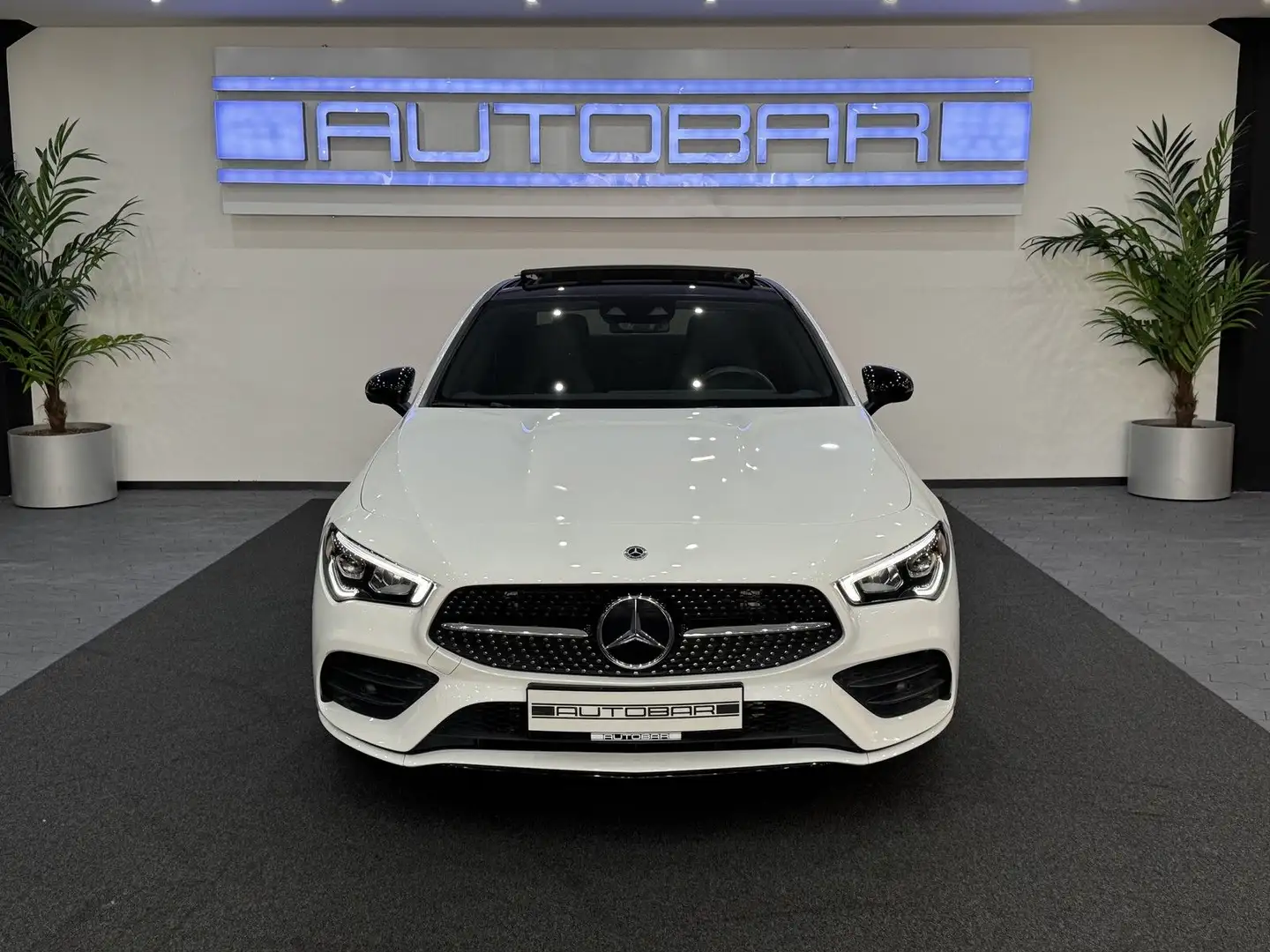Mercedes-Benz CLA 180 Pano*Navi*Widescreen*AMG*1 Hand* Blanc - 2