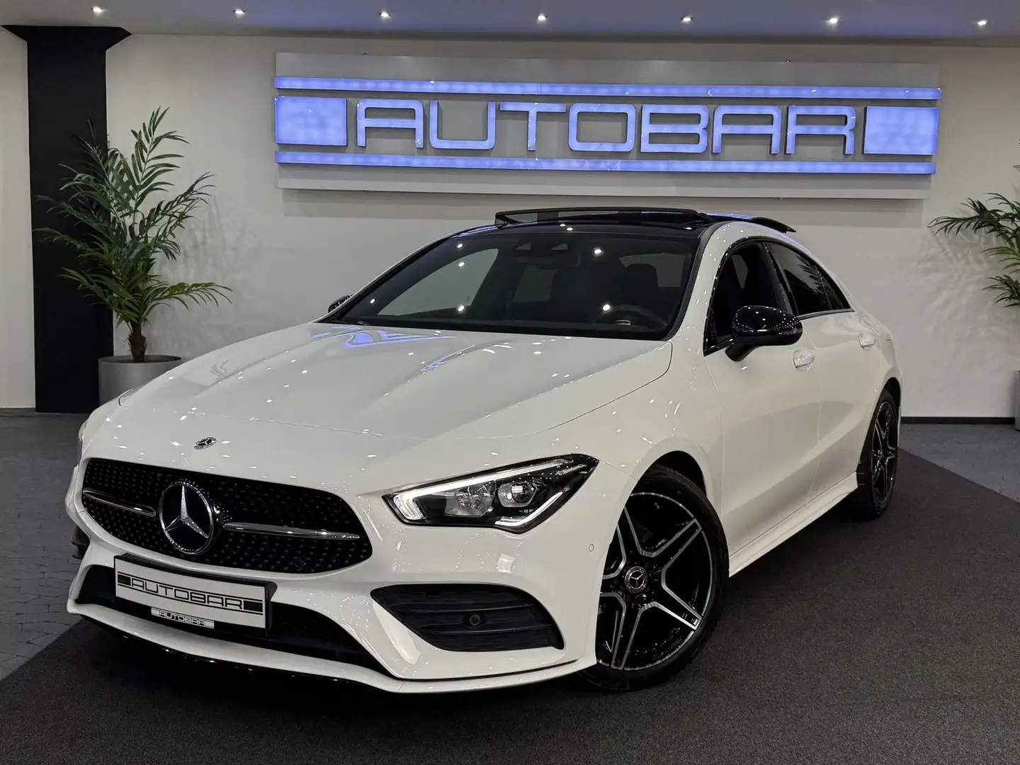 Mercedes-Benz CLA 180 Pano*Navi*Widescreen*AMG*1 Hand* Blanc - 1