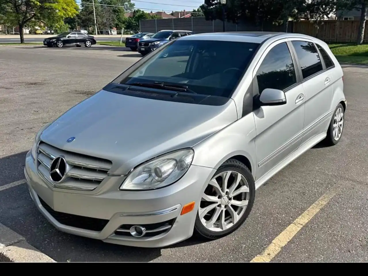Mercedes-Benz B-Class снимка Mercedes-Benz B-Class