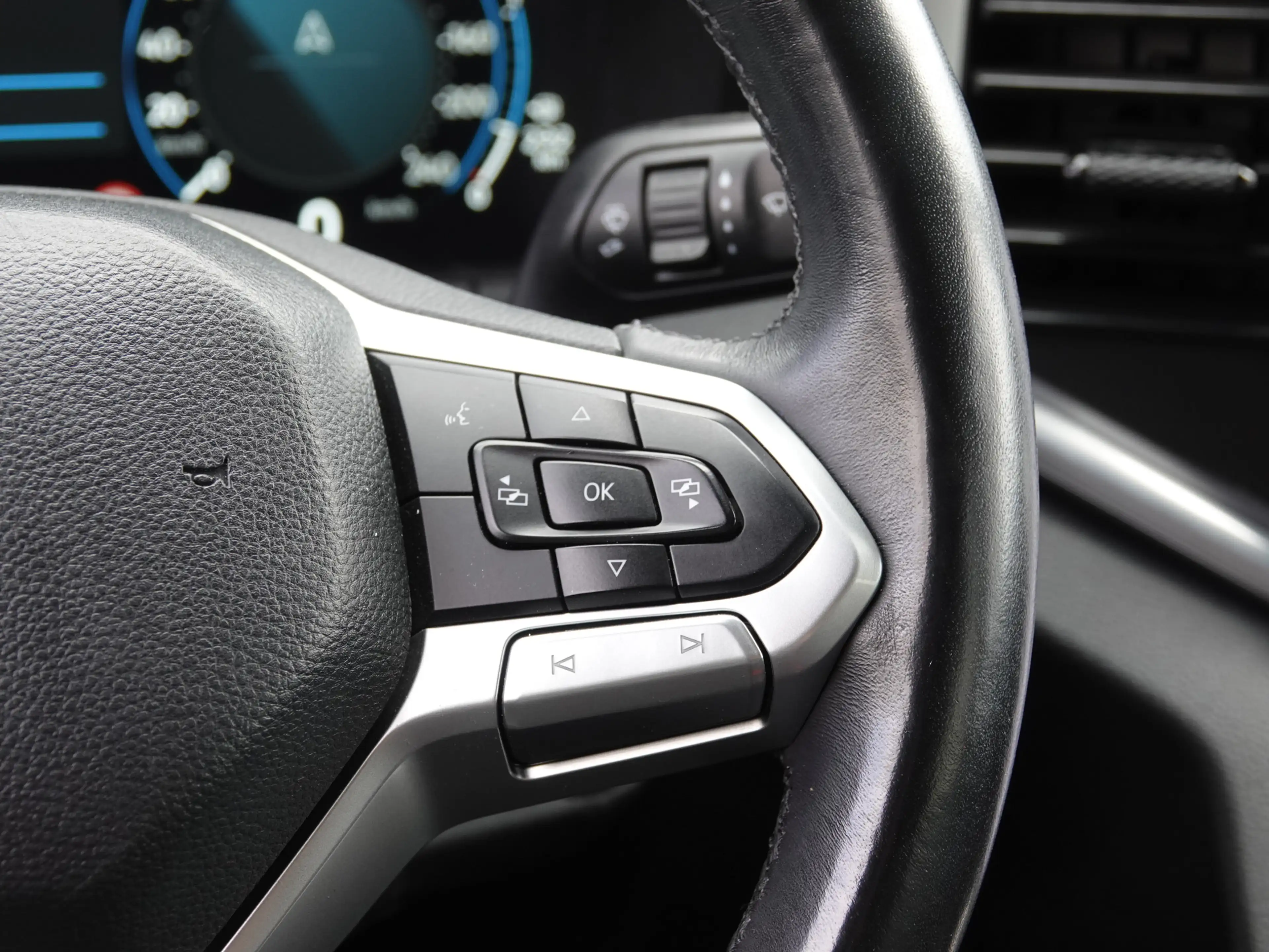 Volkswagen Amarok 3.0 TDI V6 4Motion Aventura BOMVOL | LEER | ELEK. — photo 37