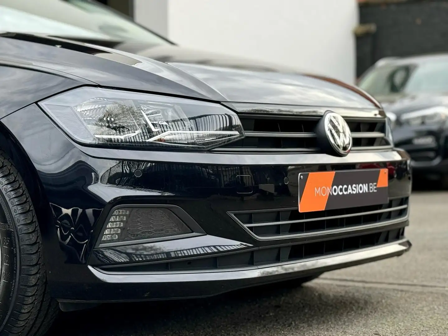 Volkswagen Polo 1.0i Trendline *GPS*CLIM AUTO*PDC AV/AR*DAB*SOUND+ Noir - 2