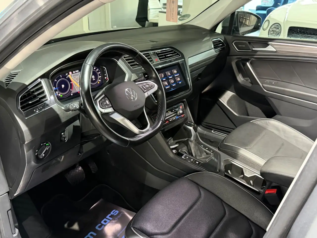 Volkswagen Tiguan Allspace 2,0 TDI SCR DSG Life / PANO / LEDER / Head Up Bild 21
