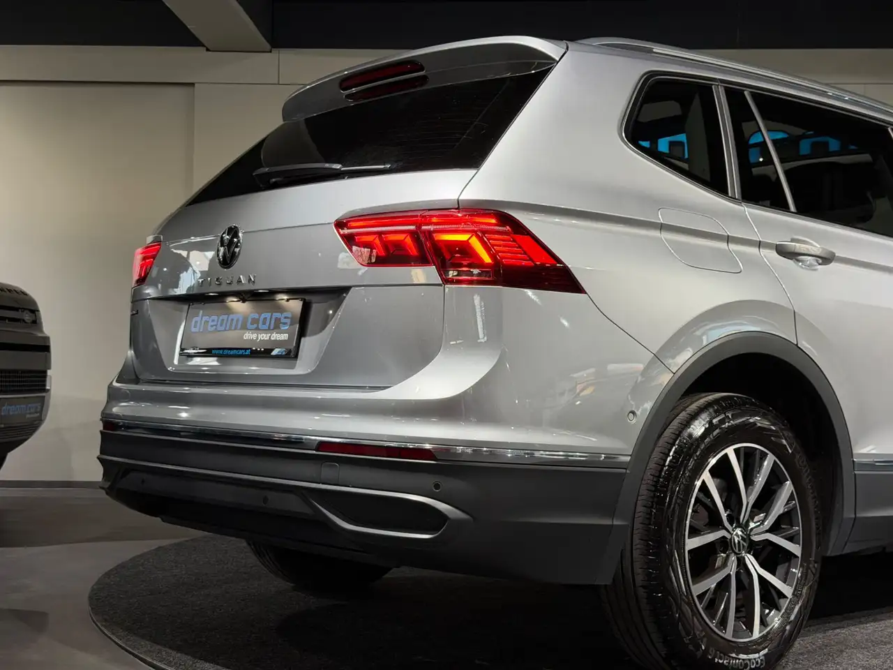 Volkswagen Tiguan Allspace 2,0 TDI SCR DSG Life / PANO / LEDER / Head Up Bild 8