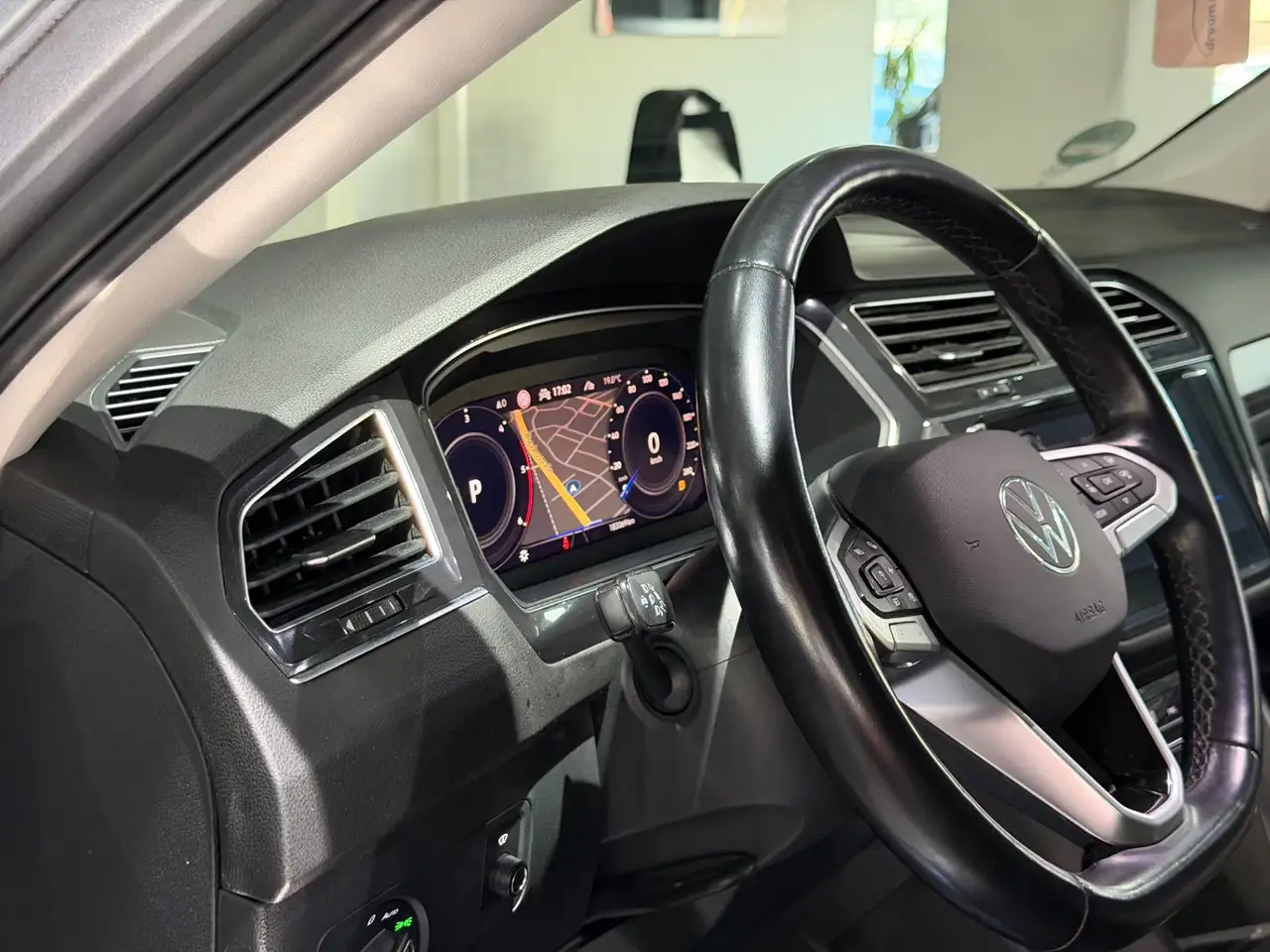 Volkswagen Tiguan Allspace 2,0 TDI SCR DSG Life / PANO / LEDER / Head Up Bild 23