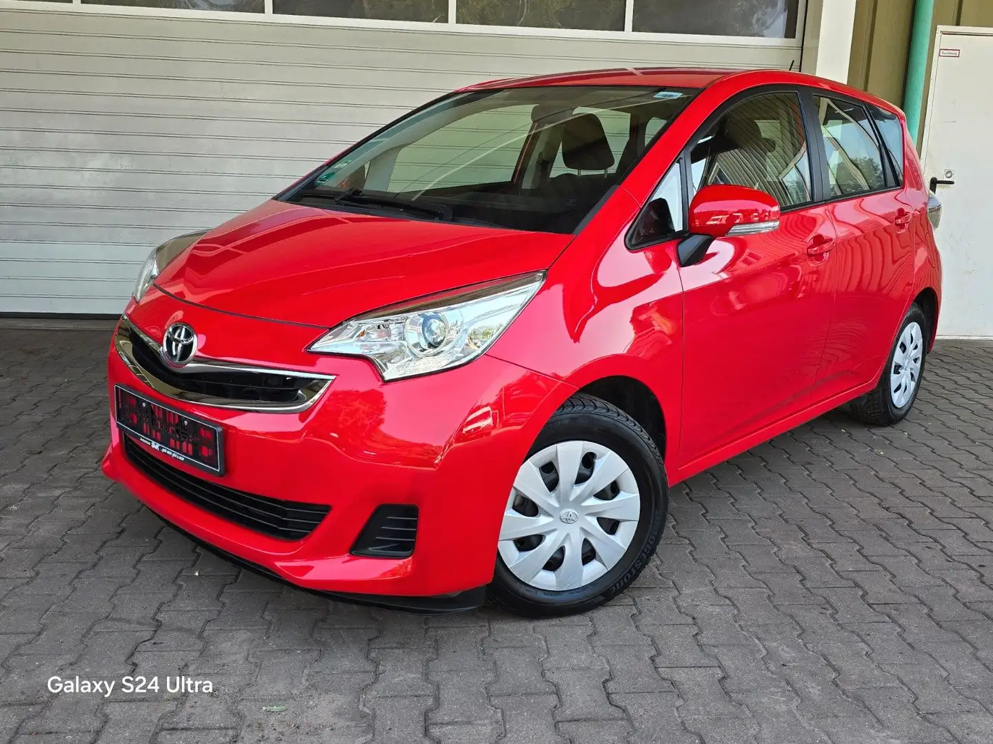 Toyota Verso-S 1,33-l-Dual-VVT, KLIMA Rojo - 1