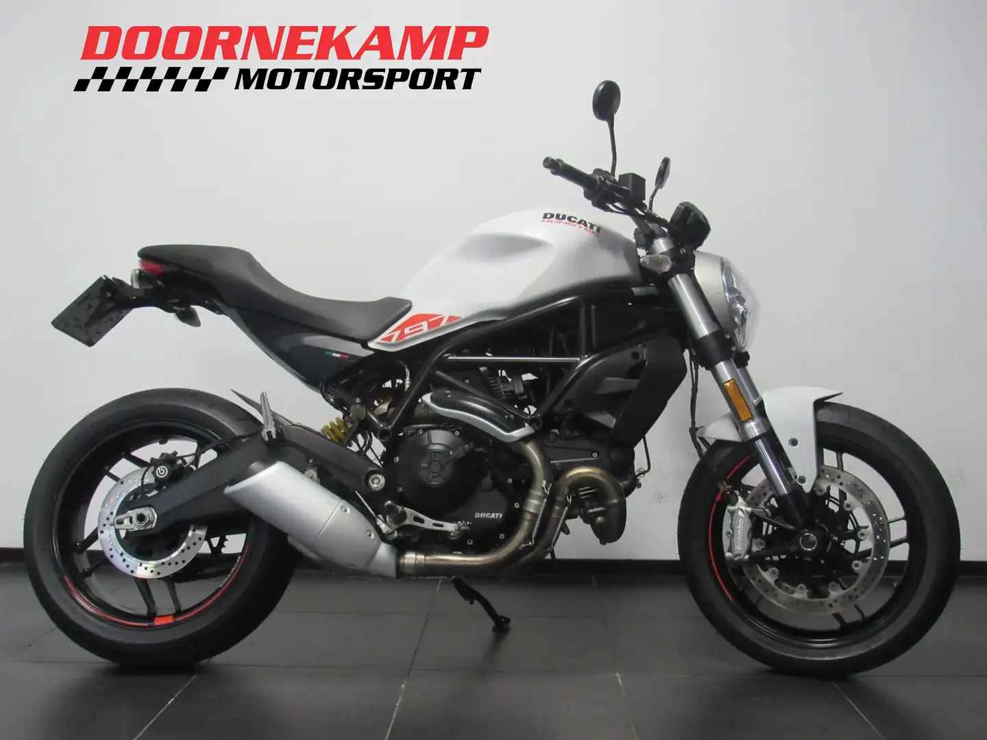 Ducati Monster 797 35 KW Wit - 1