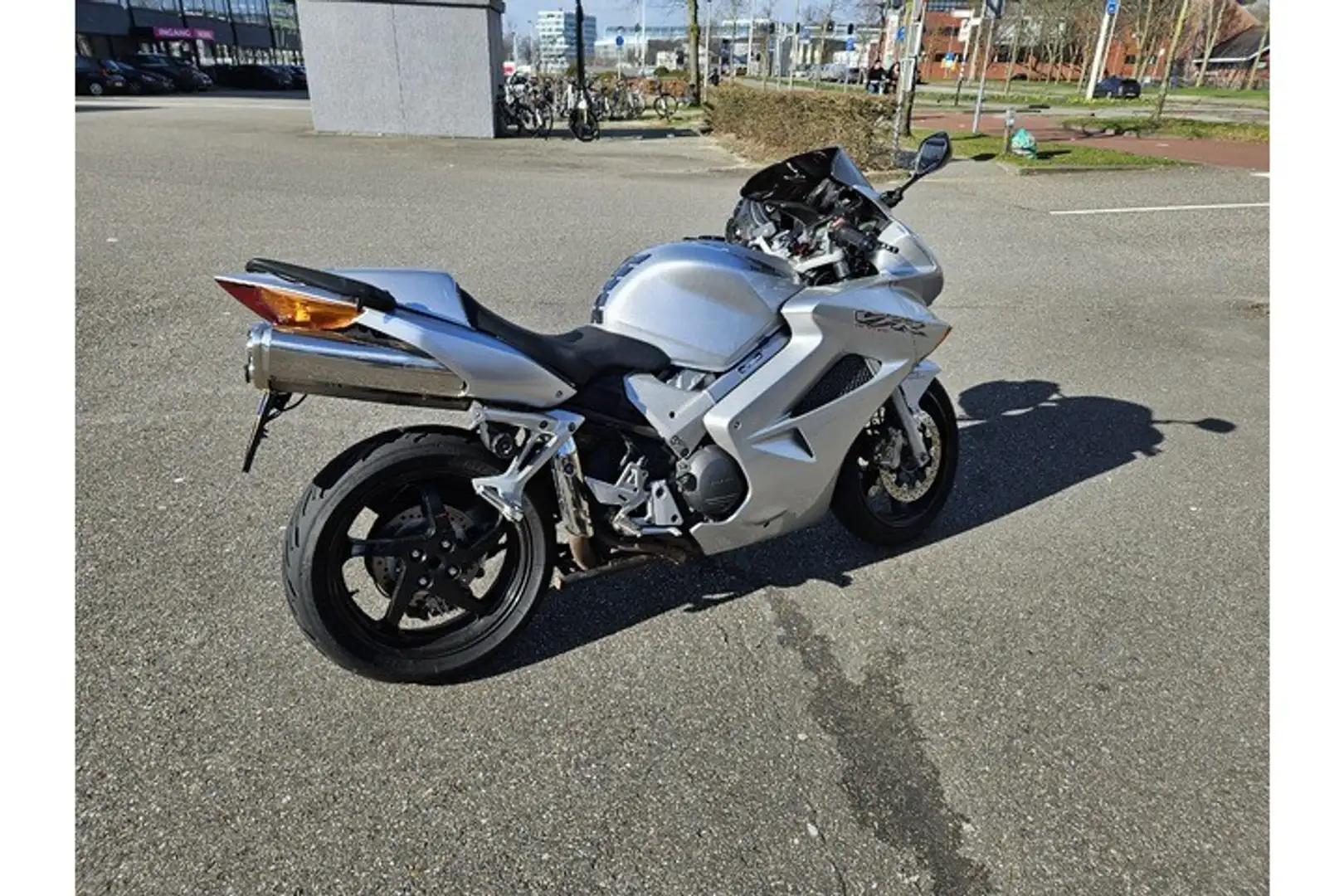 Honda VFR 800 v-Tec Stříbrná - 2
