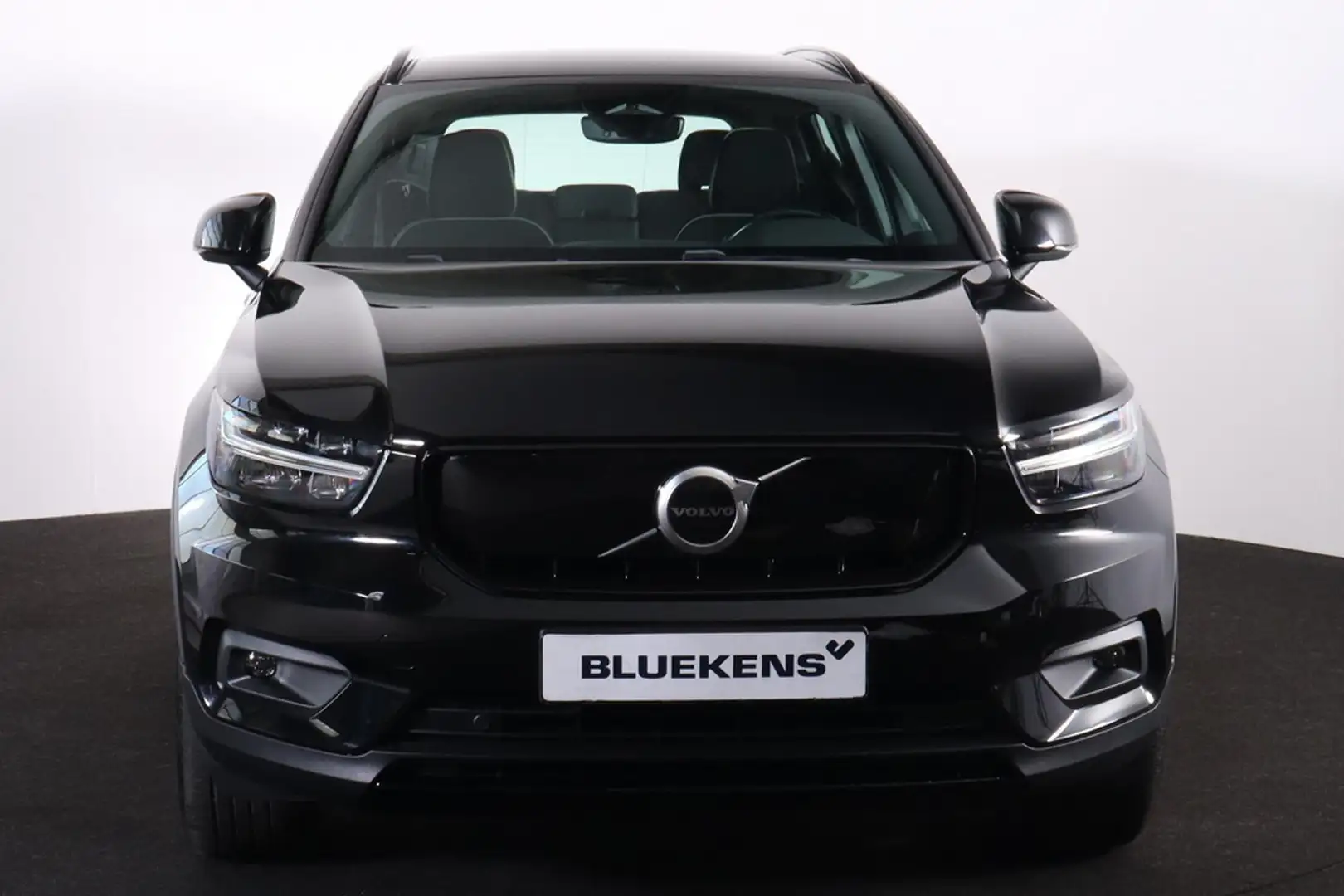 Volvo XC40 Recharge P8 AWD R-Design - IntelliSafe Assist & Su Zwart - 2
