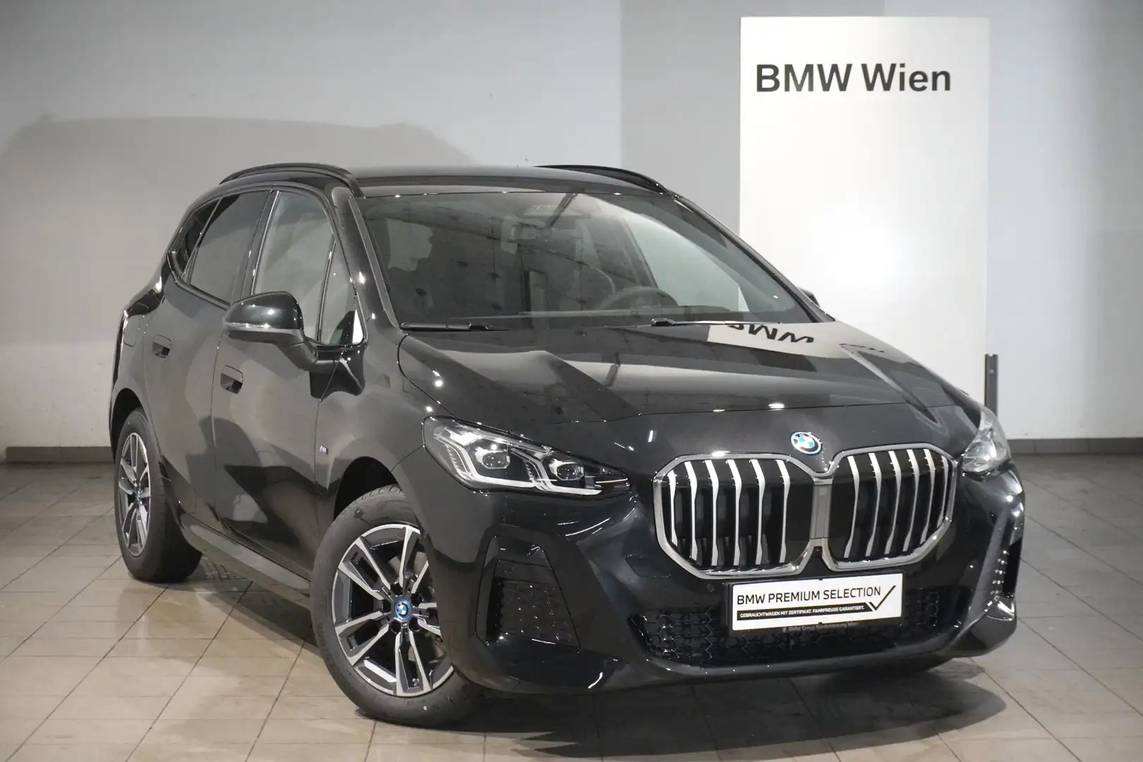 BMW 225 e xDrive PHEV Active Tourer Schwarz - 1
