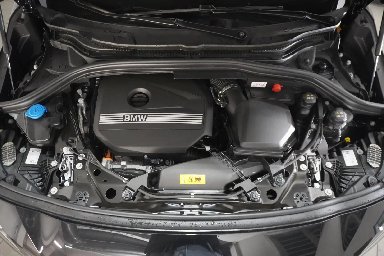 BMW 225 e xDrive PHEV Active Tourer Schwarz - 2