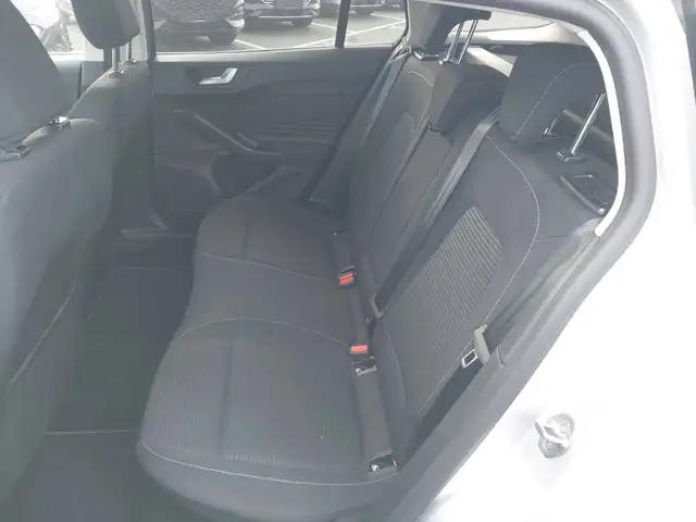 Ford Focus view 14