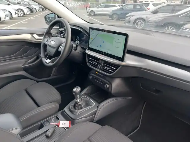 Ford Focus view 9