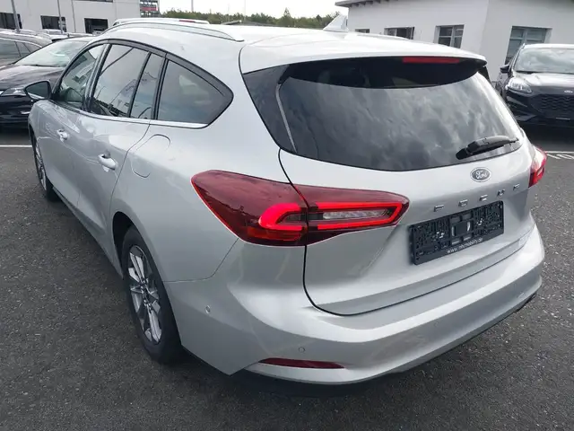 Ford Focus view 6