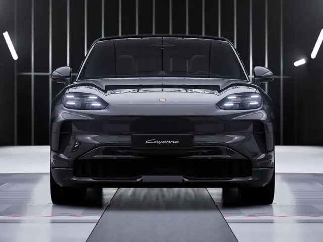 Porsche Cayenne view 6