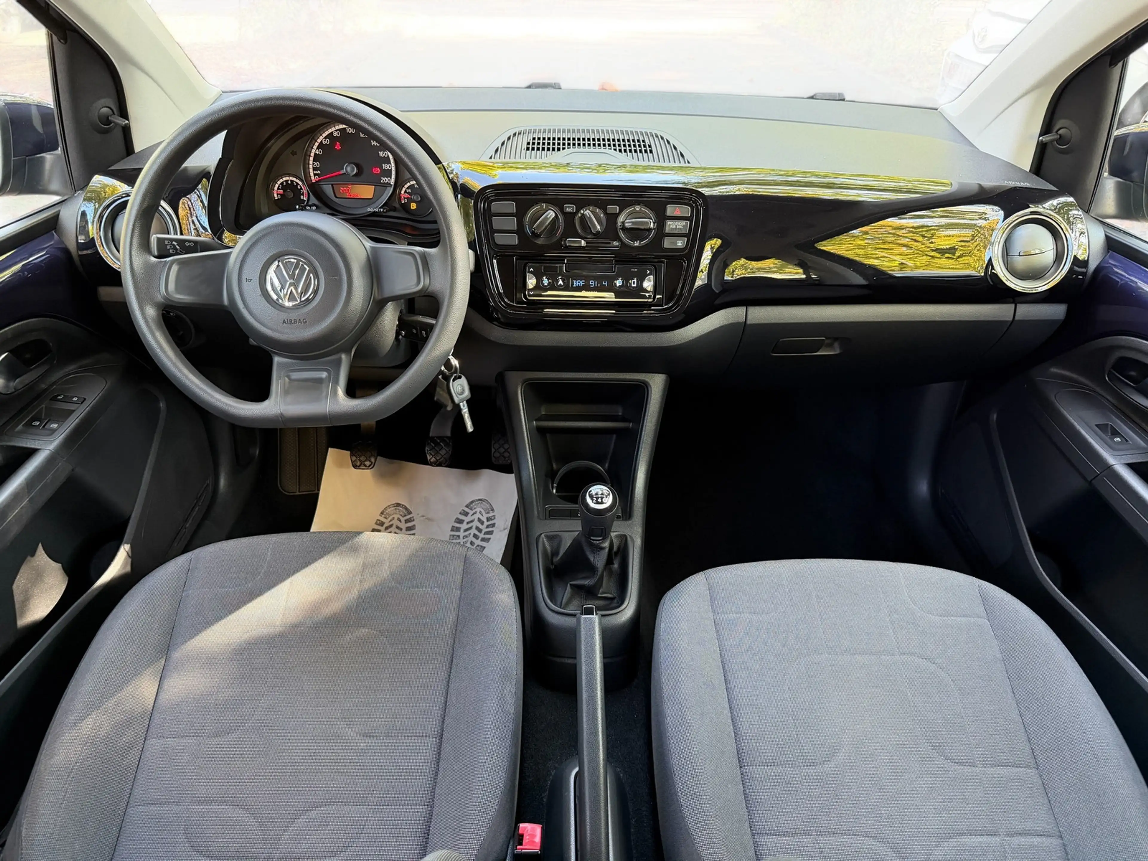 Volkswagen up! up! move *Klima*Tüv Neu* — photo 11