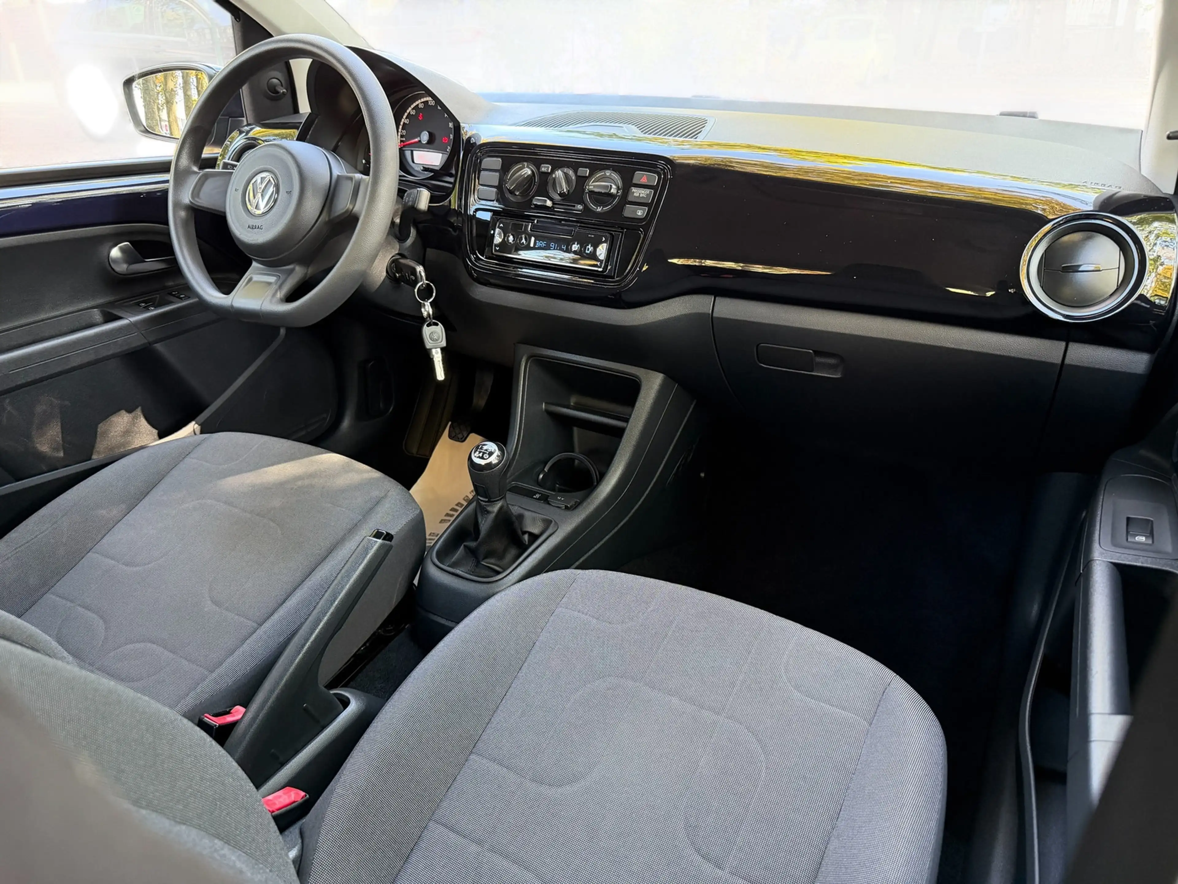 Volkswagen up! up! move *Klima*Tüv Neu* — photo 12