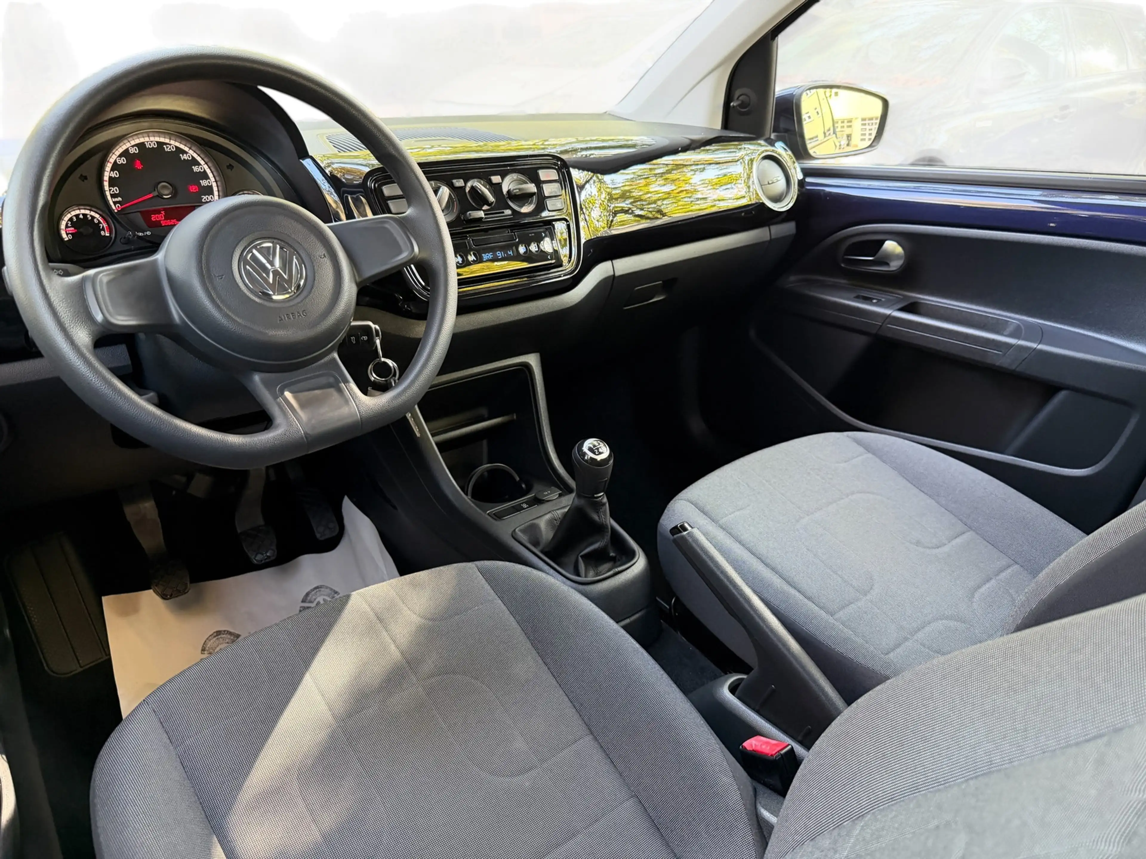 Volkswagen up! up! move *Klima*Tüv Neu* — photo 10