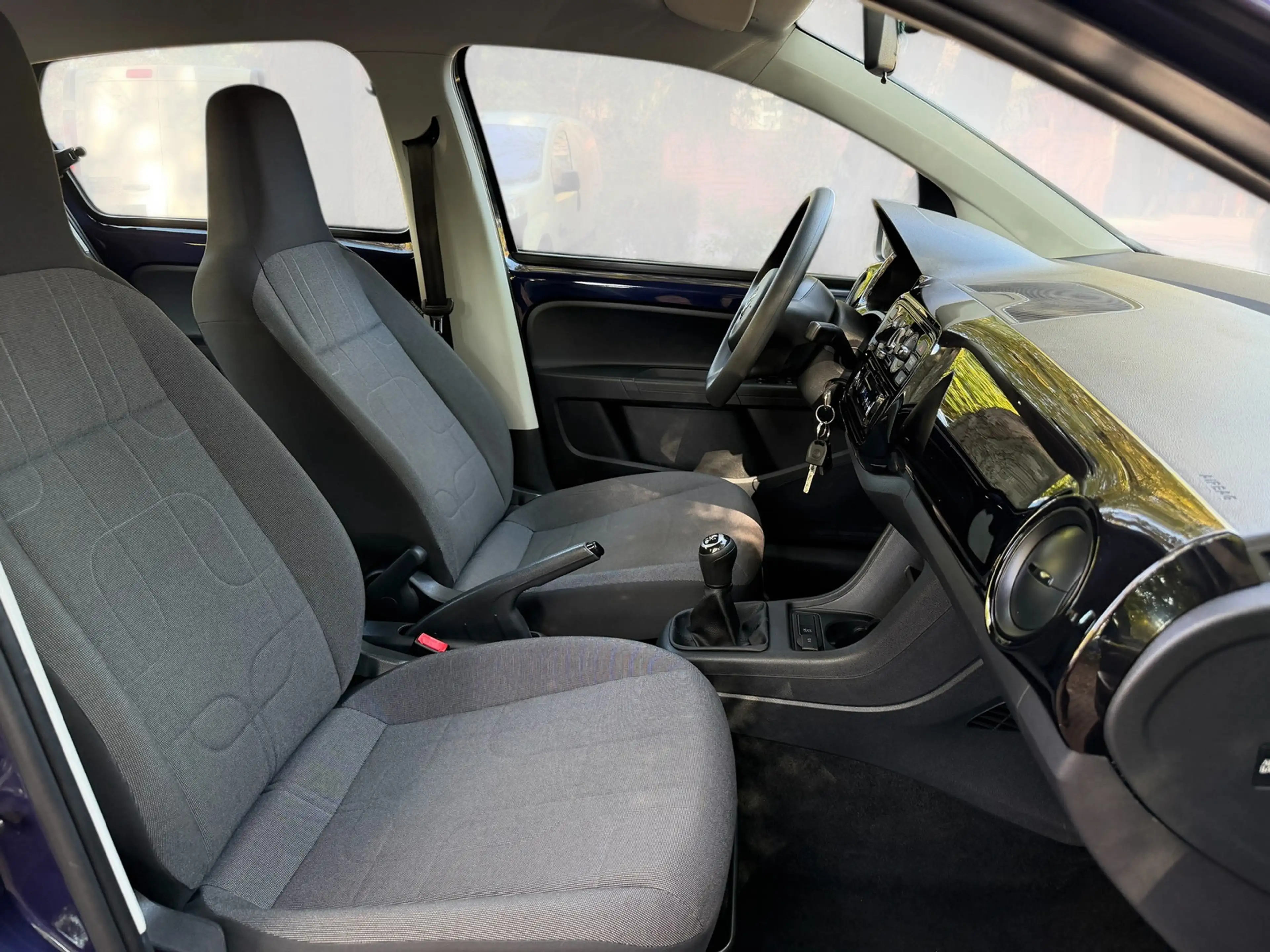 Volkswagen up! up! move *Klima*Tüv Neu* — photo 4