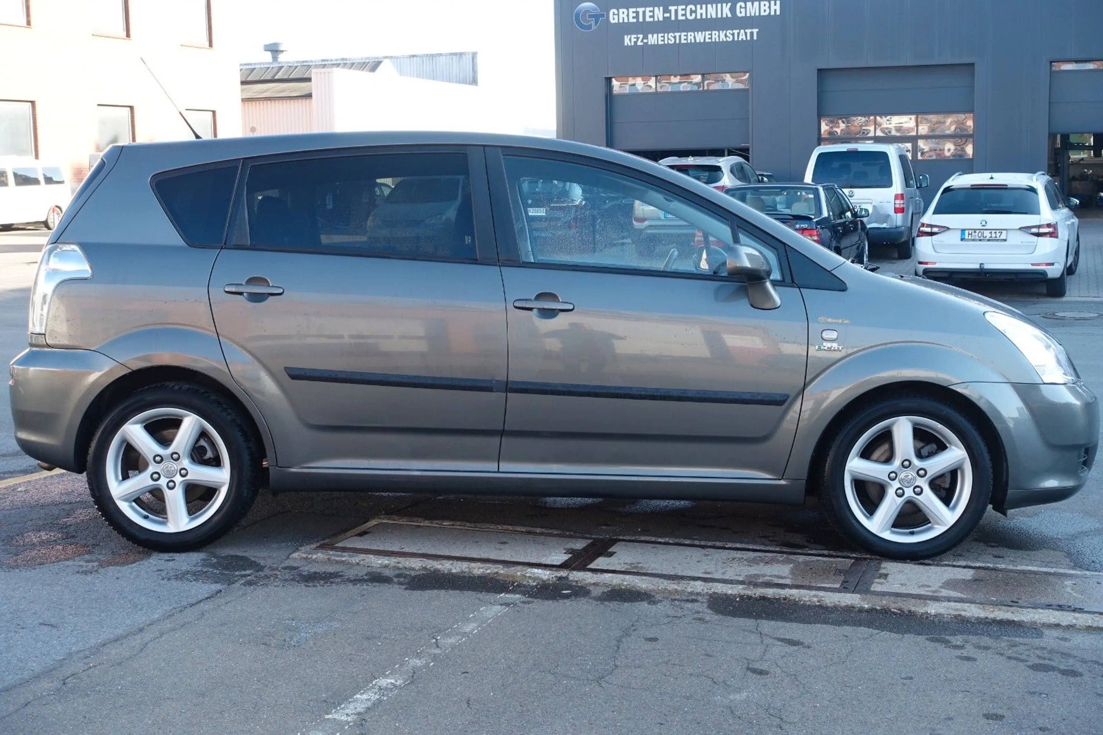 Toyota Corolla Verso 2.2 D-CAT Sol*7-SITZE*AHK* — photo 3