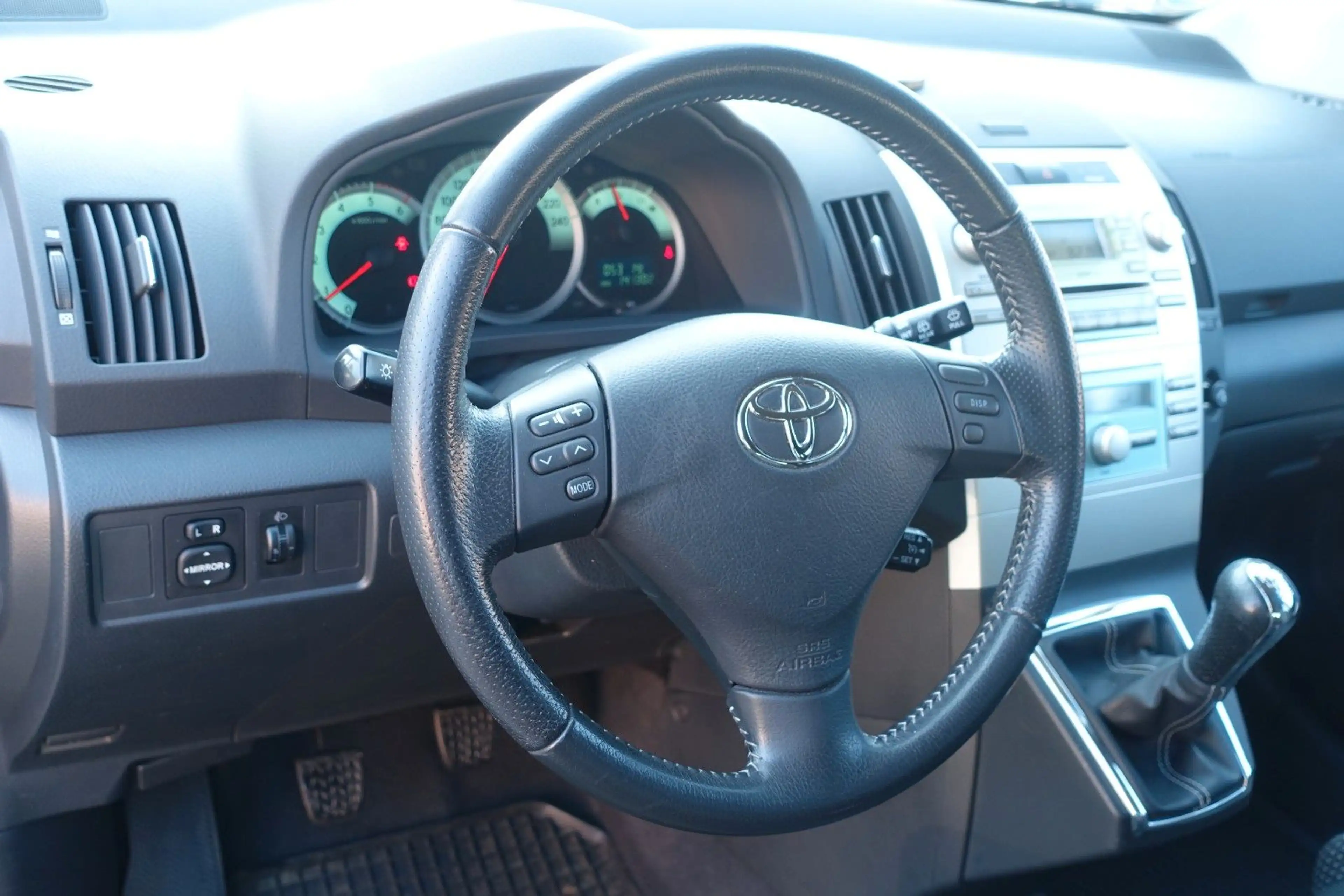 Toyota Corolla Verso 2.2 D-CAT Sol*7-SITZE*AHK* — photo 8