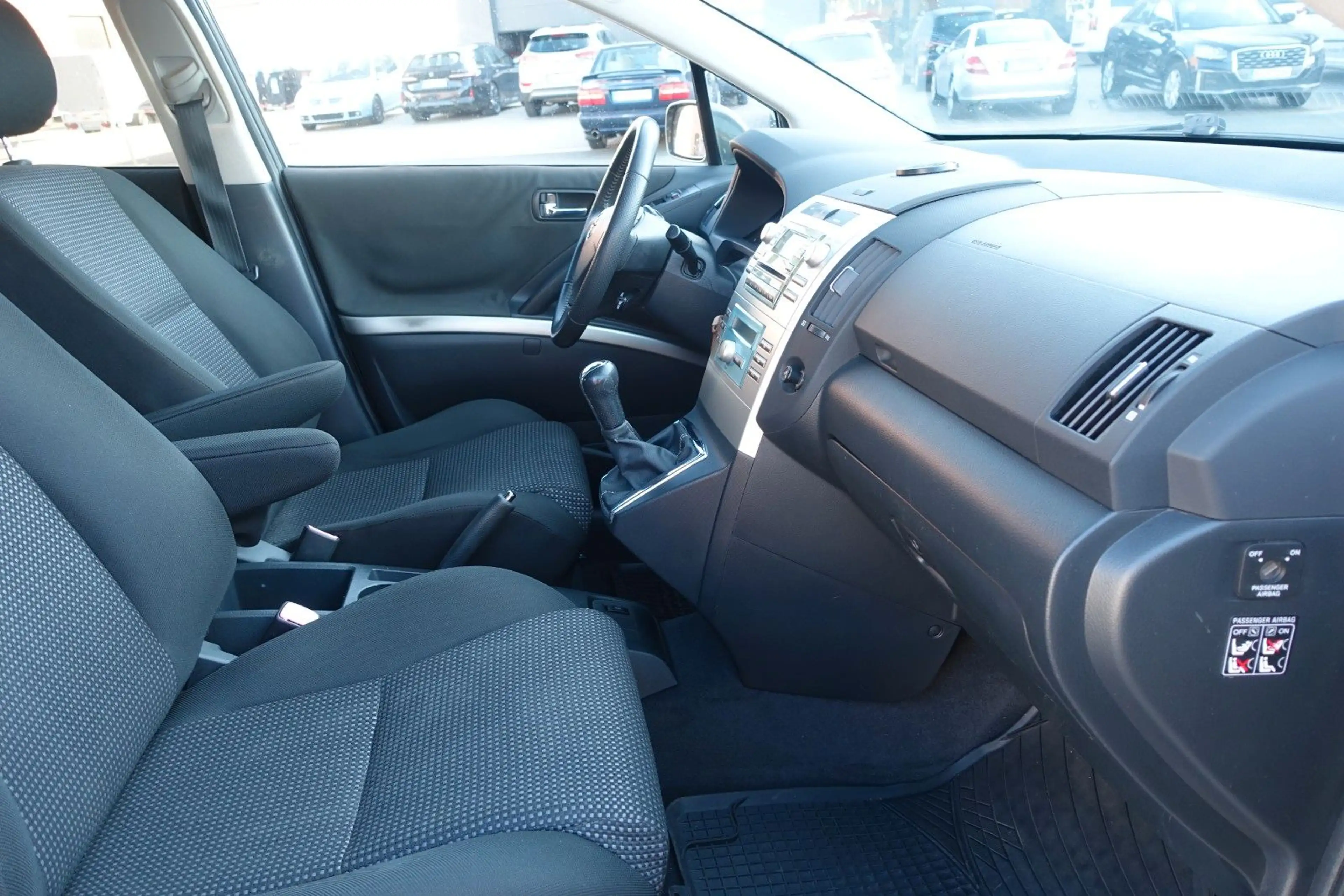 Toyota Corolla Verso 2.2 D-CAT Sol*7-SITZE*AHK* — photo 14