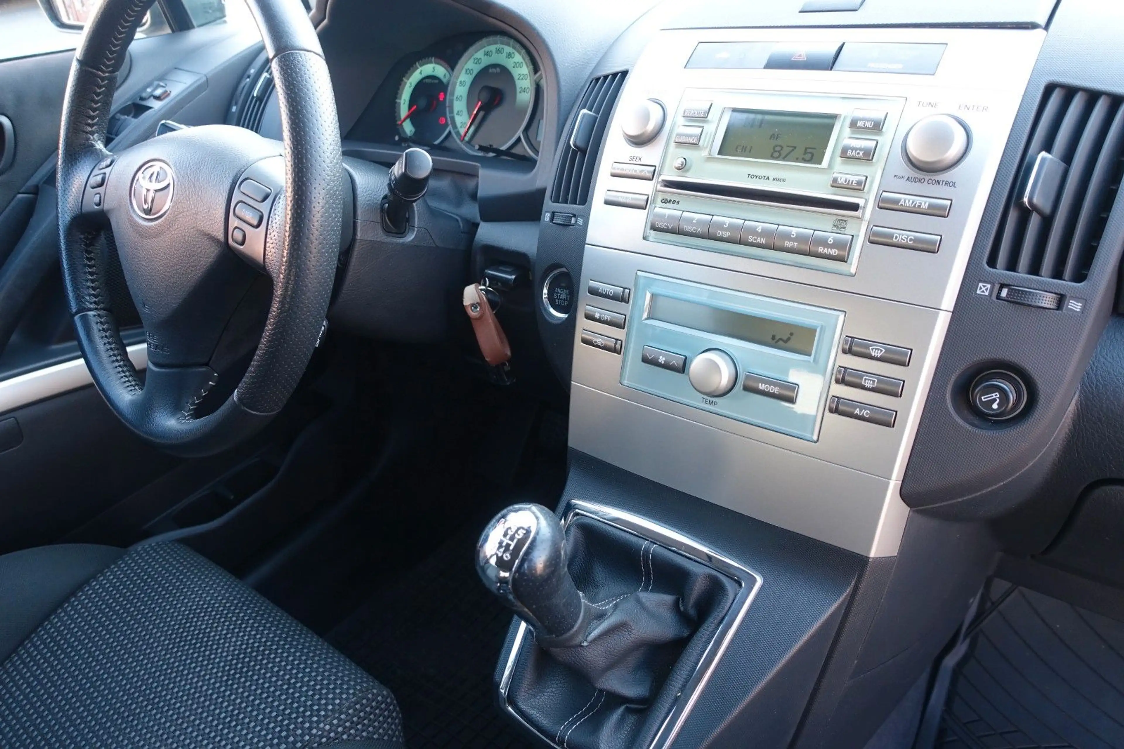 Toyota Corolla Verso 2.2 D-CAT Sol*7-SITZE*AHK* — photo 15
