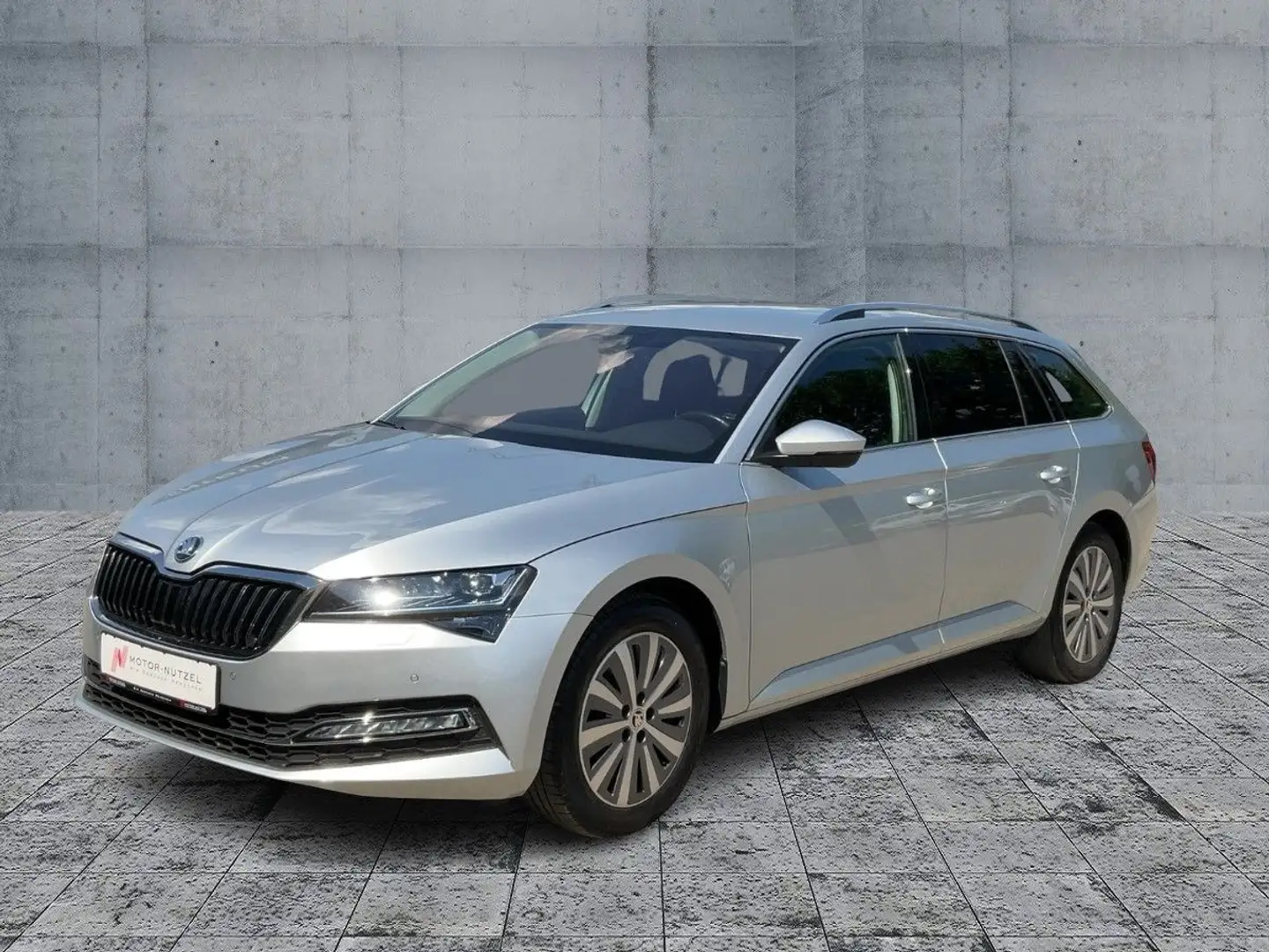 Skoda Superb Combi 2.0 TDI DSG STYLE MATRIX+NAVI+AHK Silber - 2