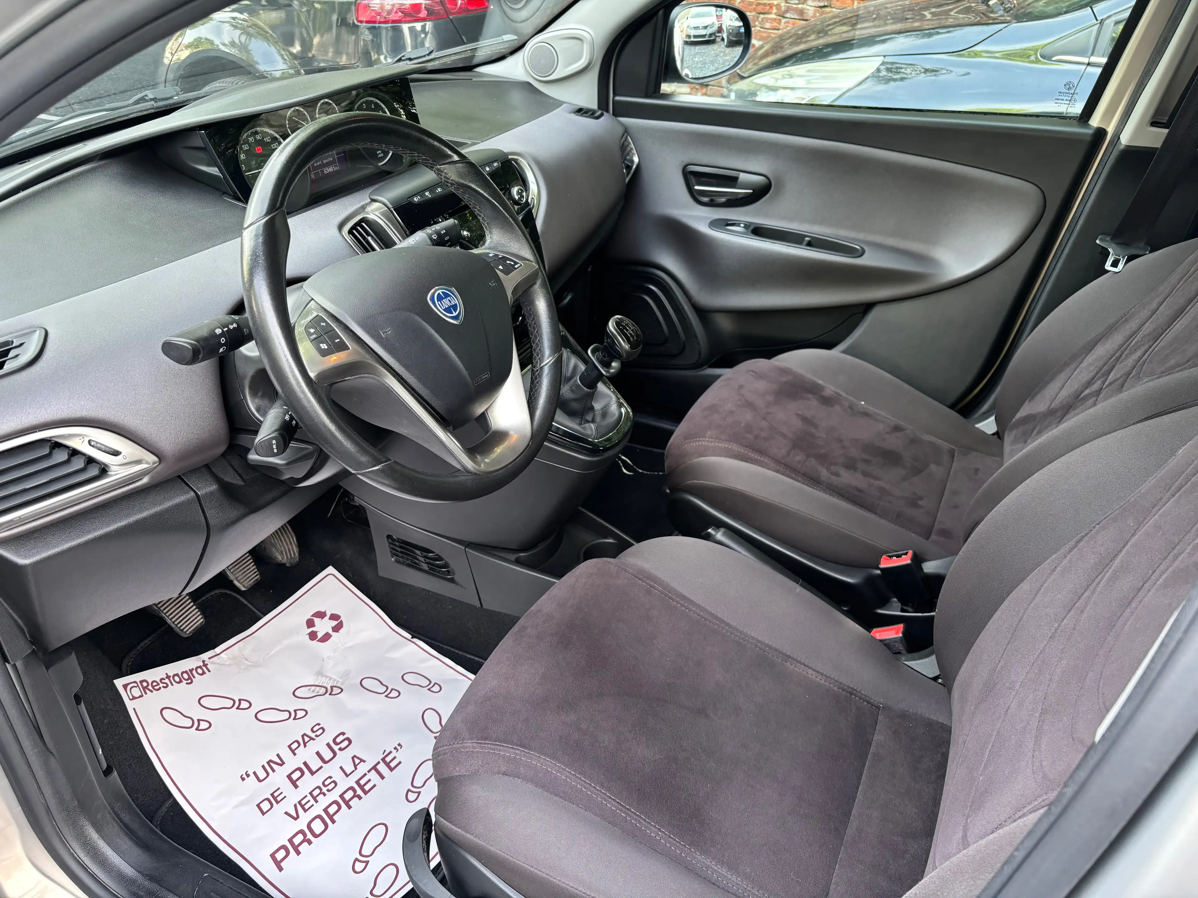 Lancia Ypsilon Ypsilon 1.2i Fire Evo II Platinium — photo 7