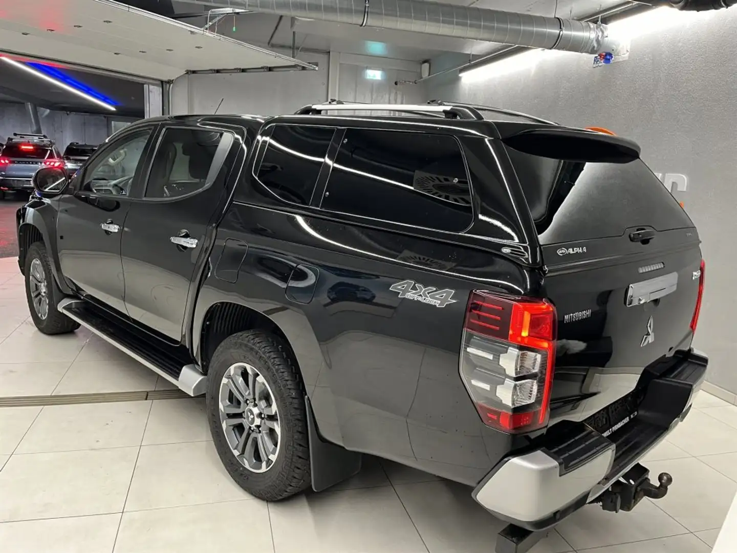 Mitsubishi L200 0 DK DI-D 2,2 Diamond 4WD AT Leder 20 Schwarz - 2