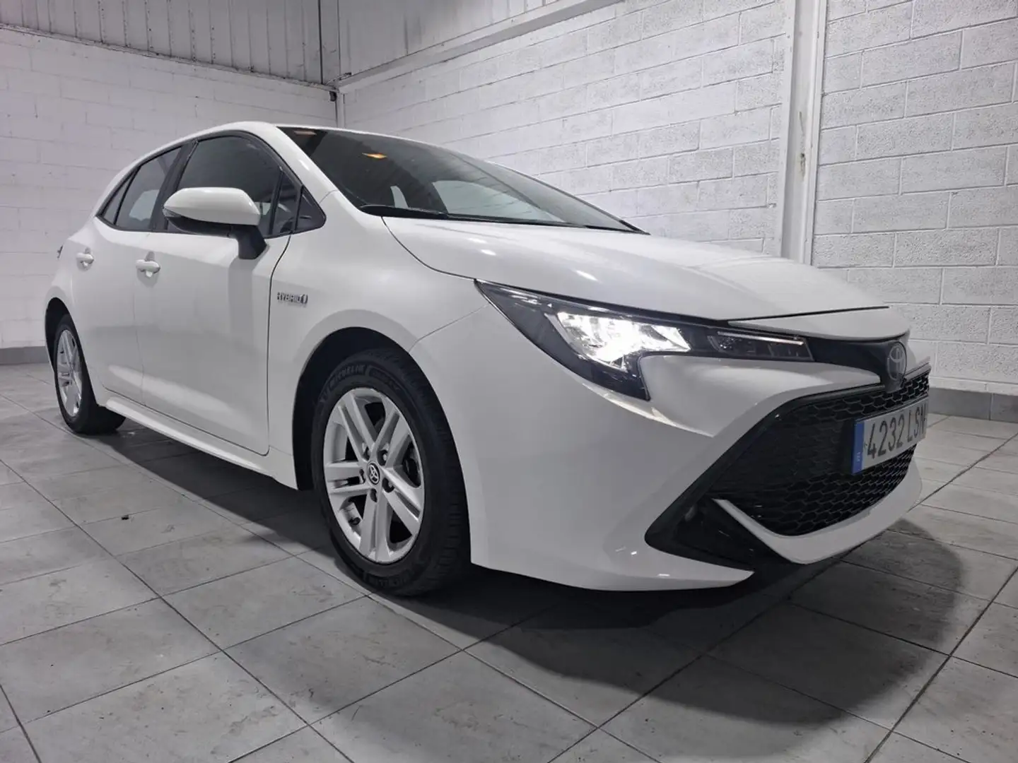 Toyota Corolla 1.8 125H ACTIVE TECH E-CVT Blanco - 2