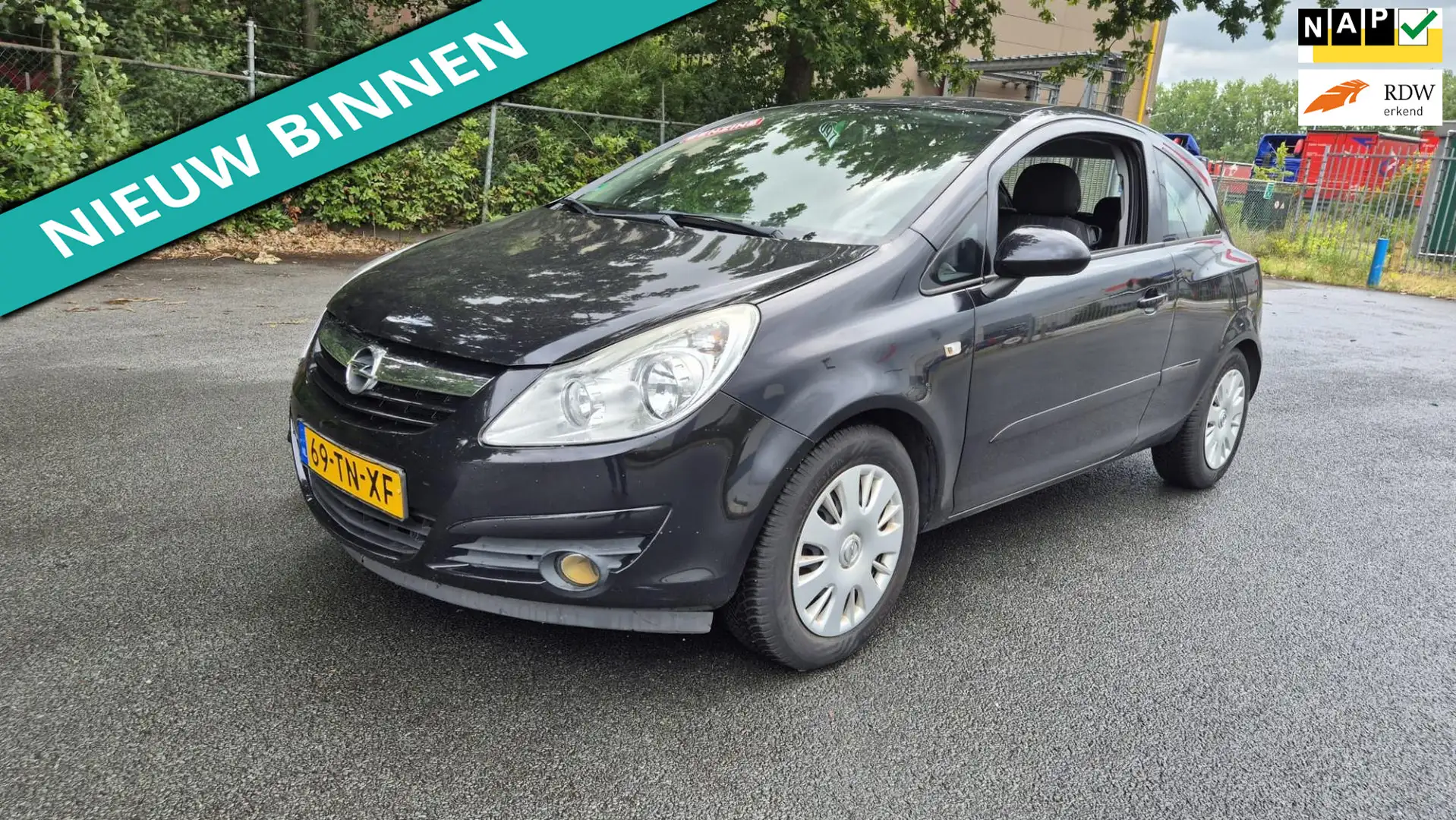 Opel Corsa 1.4-16V Enjoy NETTE AUTO RIJDT EN SCHAKELT GOED Zwart - 1