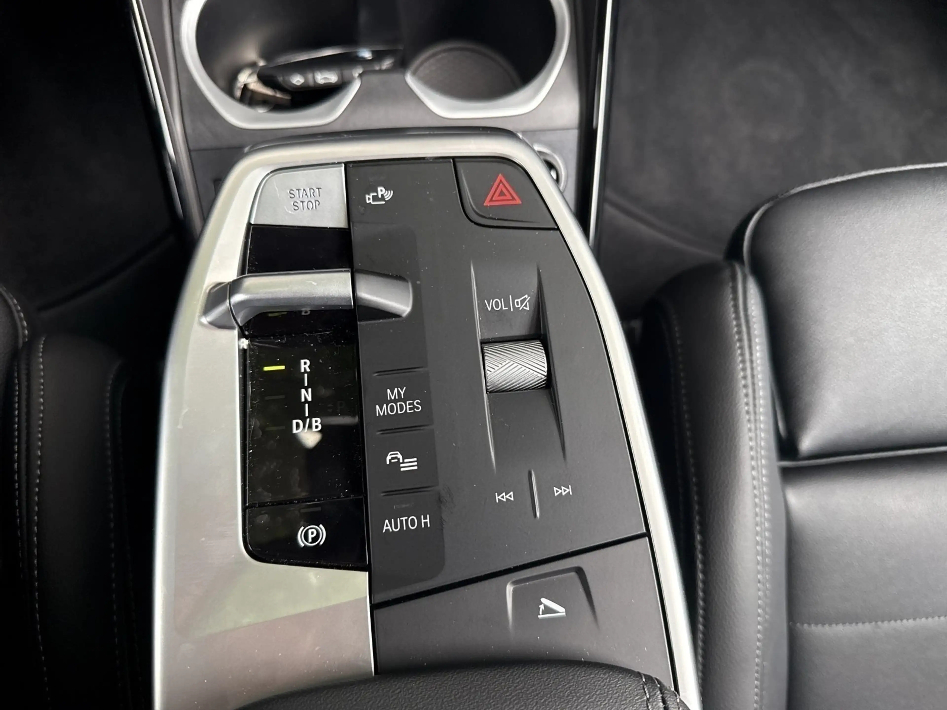 BMW iX2 xDrive30 AHK 360° STANDHZ HEAD-UP RFK HIFI — photo 13