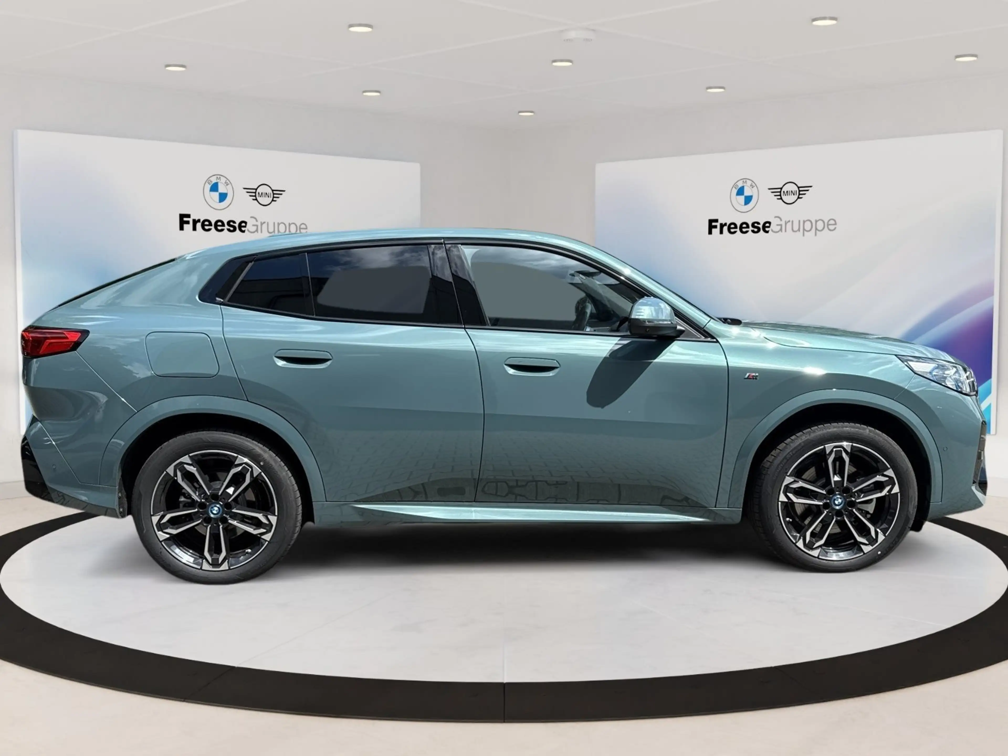 BMW iX2 xDrive30 AHK 360° STANDHZ HEAD-UP RFK HIFI — photo 7