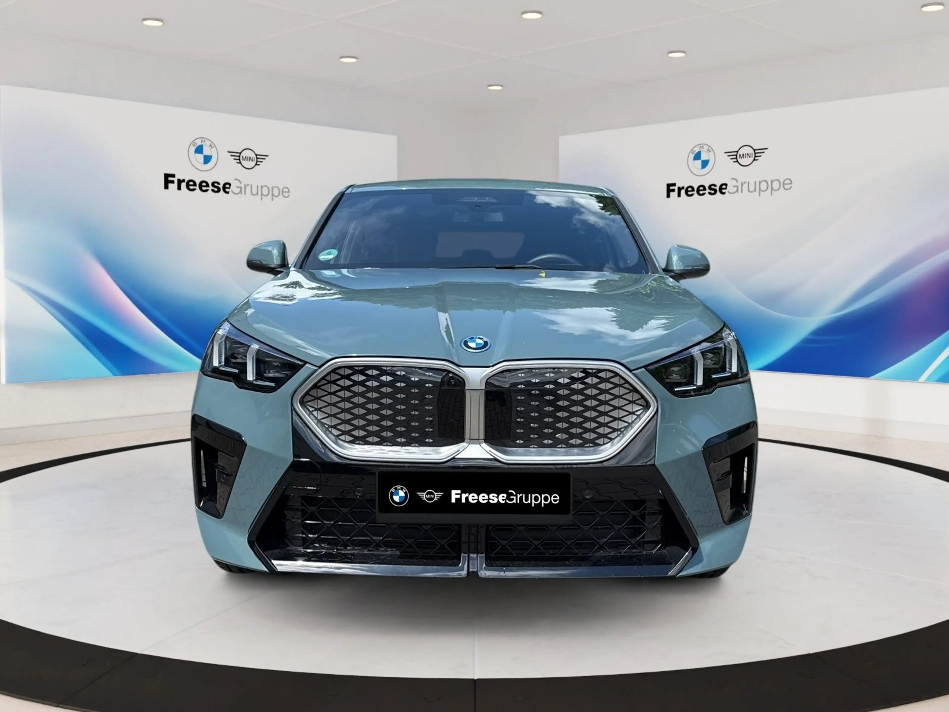 BMW iX2 xDrive30 AHK 360° STANDHZ HEAD-UP RFK HIFI — photo 2