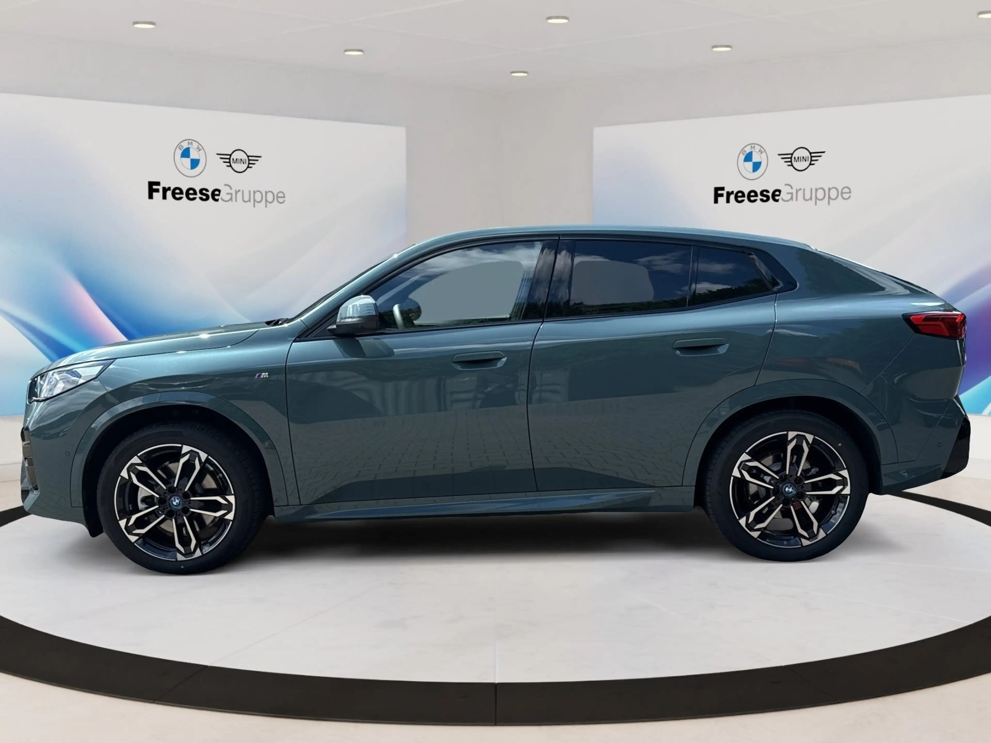 BMW iX2 xDrive30 AHK 360° STANDHZ HEAD-UP RFK HIFI — photo 3