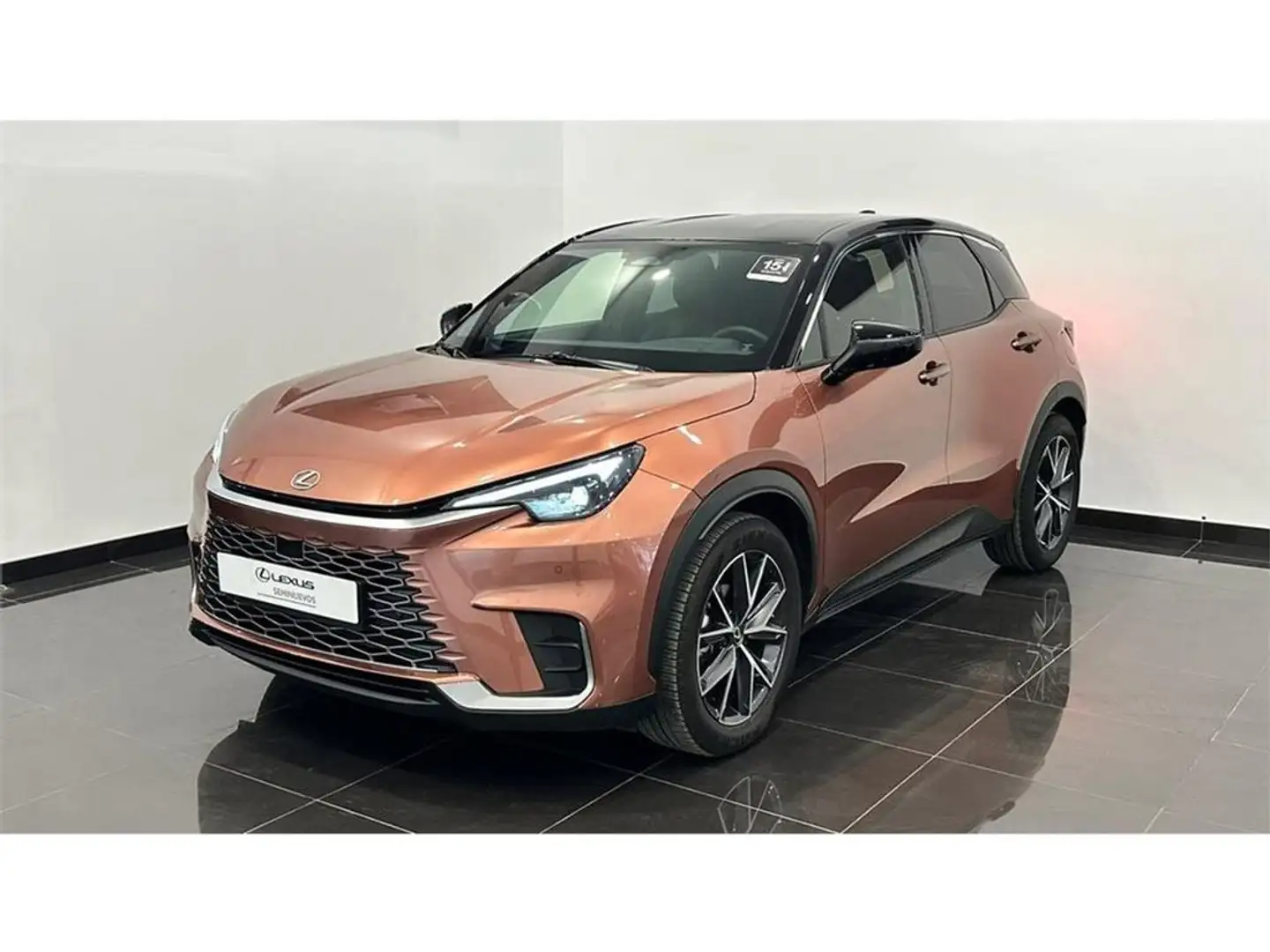 Lexus LBX 1.5 EMOTION+ Wit - 1