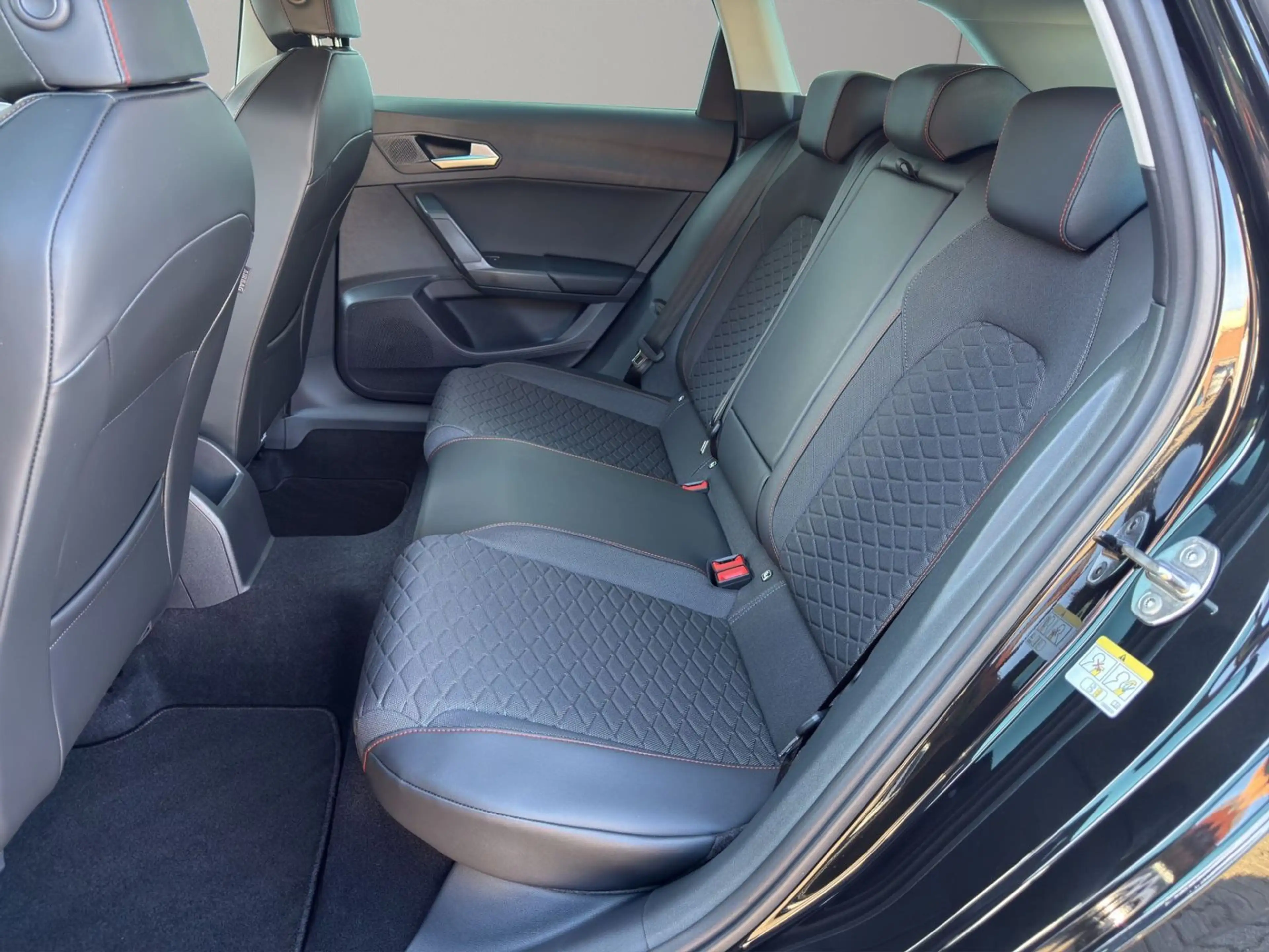 SEAT Leon 1.5 eTSI FR DSG +ACC+AHK+APP+Kamera — photo 8