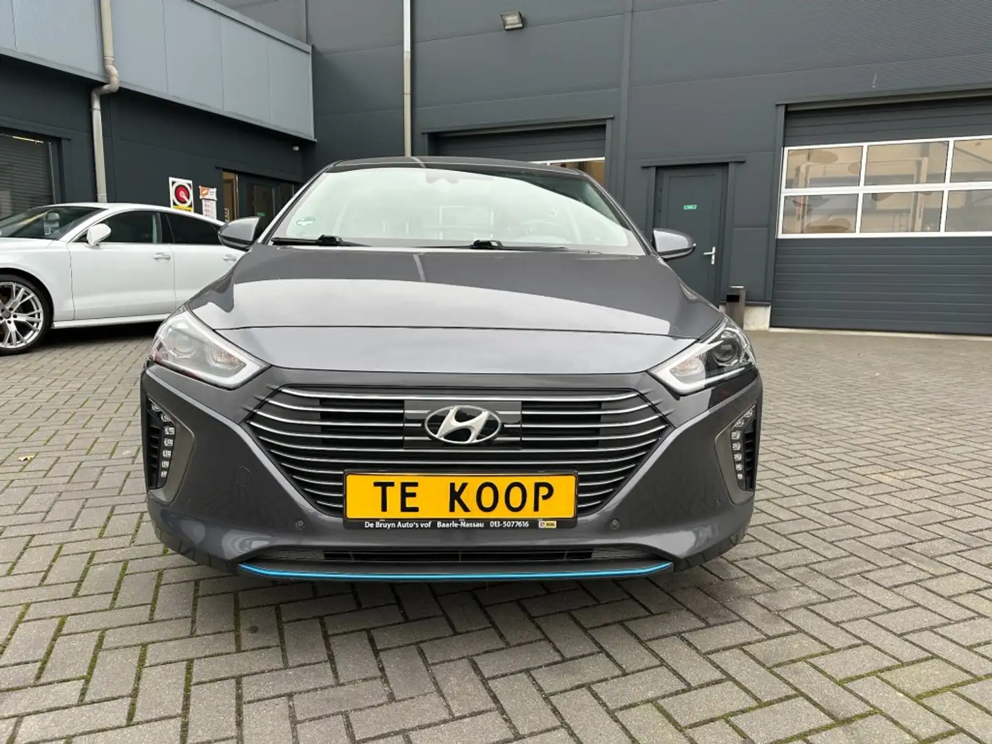 Hyundai IONIQ 1.6 GDi Hybride Aut. Navi Camera Leder Grau - 2
