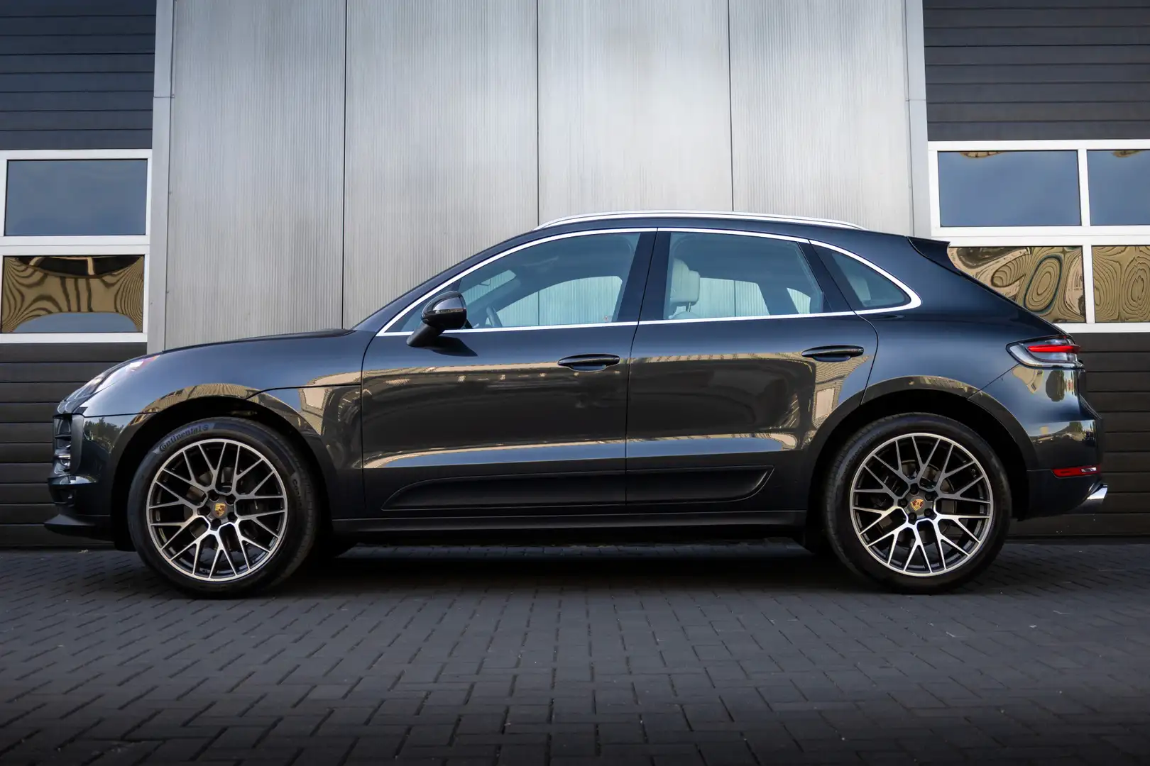 Porsche Macan 2.0 245 pk Sport-Chrono / 1e-Eigenaar/ Facelift-Mo Grau - 2