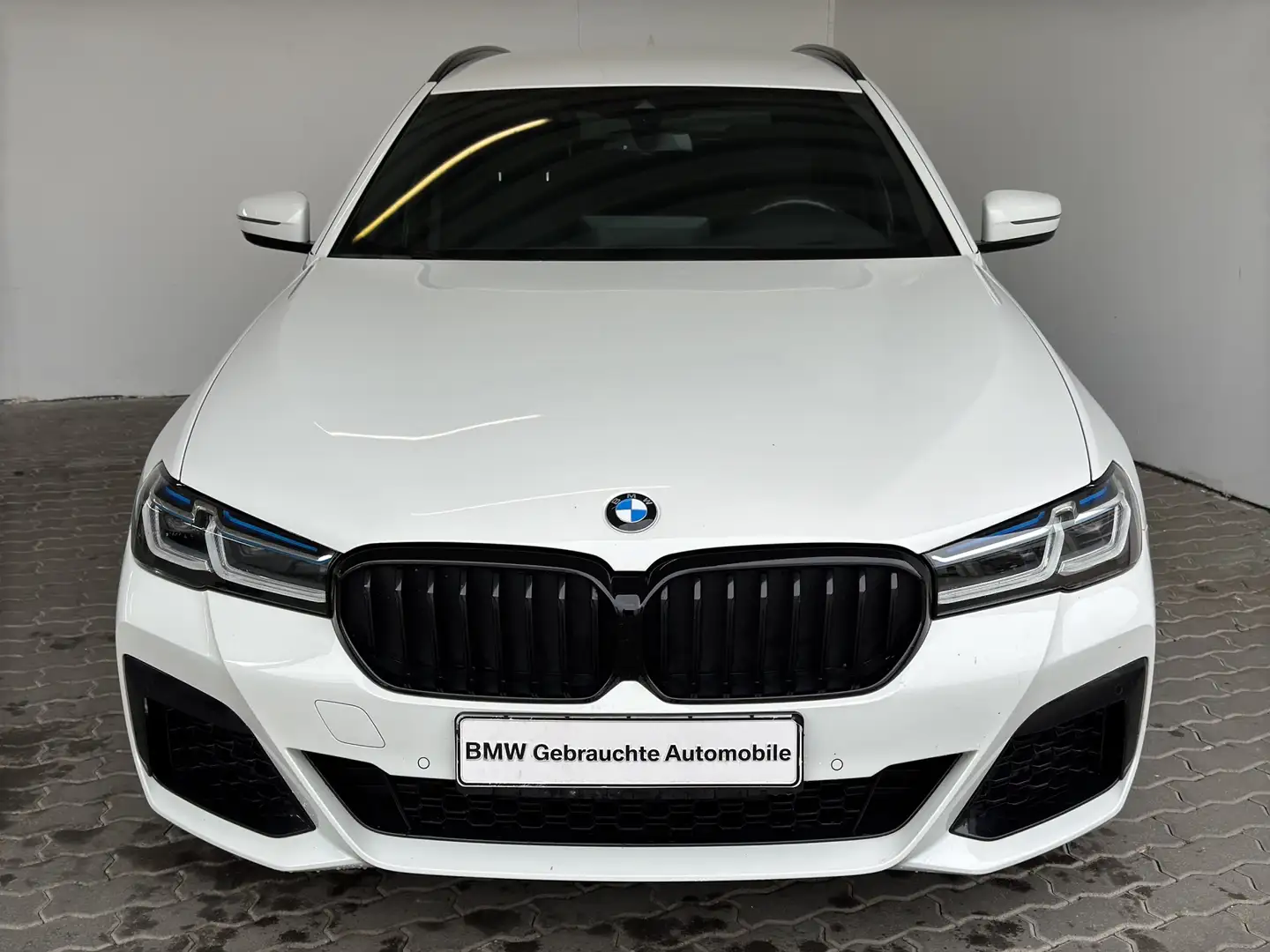 BMW 530 iA Tour. M Sport LiveCock.Laserl.HUD.DriveAss Weiß - 1