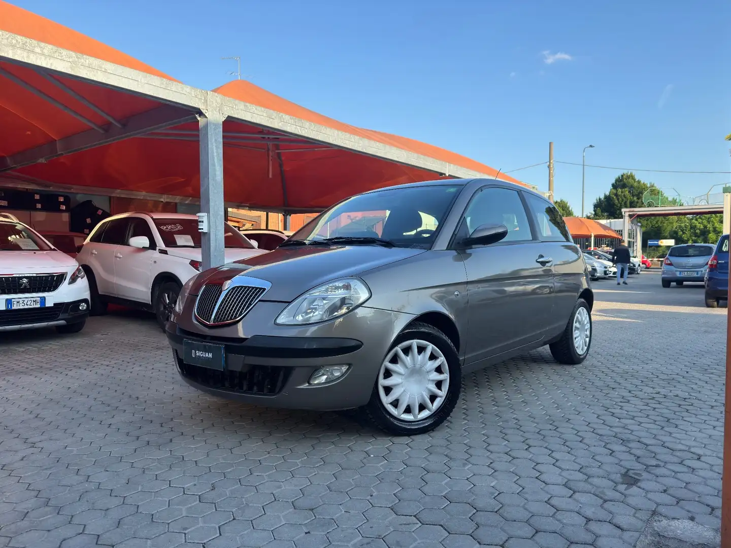 Lancia Ypsilon ADATTA A NEOPATENTATI 1.2 16V Argento Bronce - 1