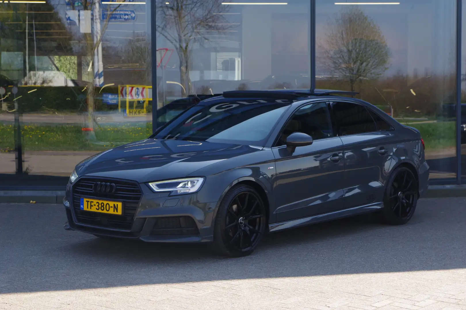 Audi A3 Limousine 2.0 TDI 150 PK Automaat Sport S-Line Edi Gri - 1