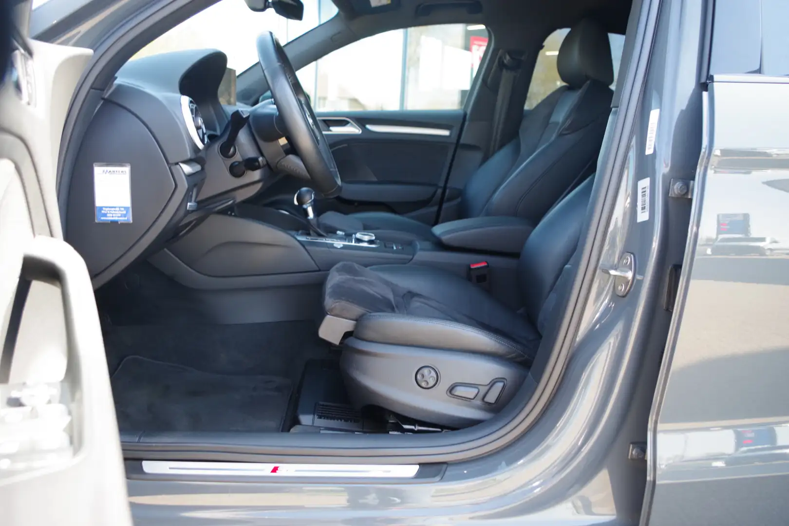 Audi A3 Limousine 2.0 TDI 150 PK Automaat Sport S-Line Edi Gri - 2