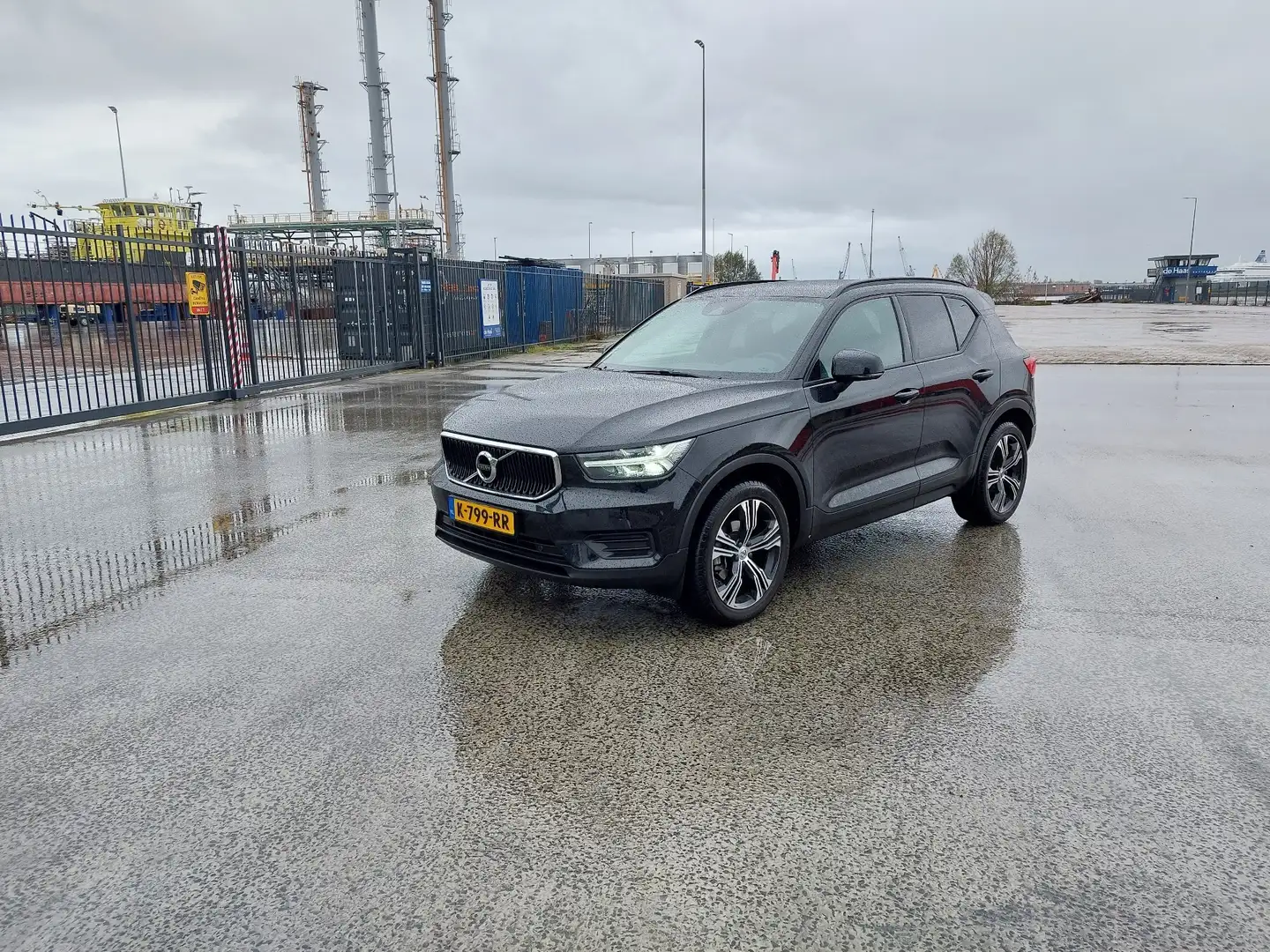 Volvo XC40 1.5 T2 Moment. Core Zwart - 1