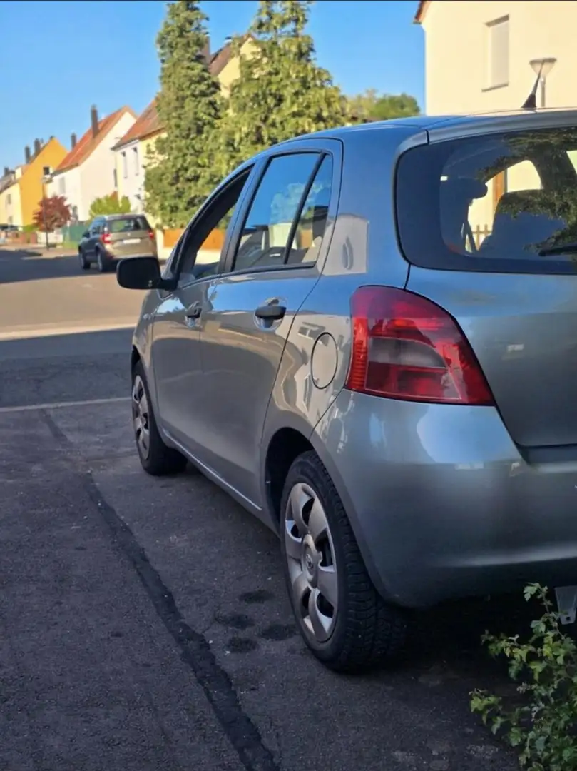 Toyota Yaris Cool Grau - 2
