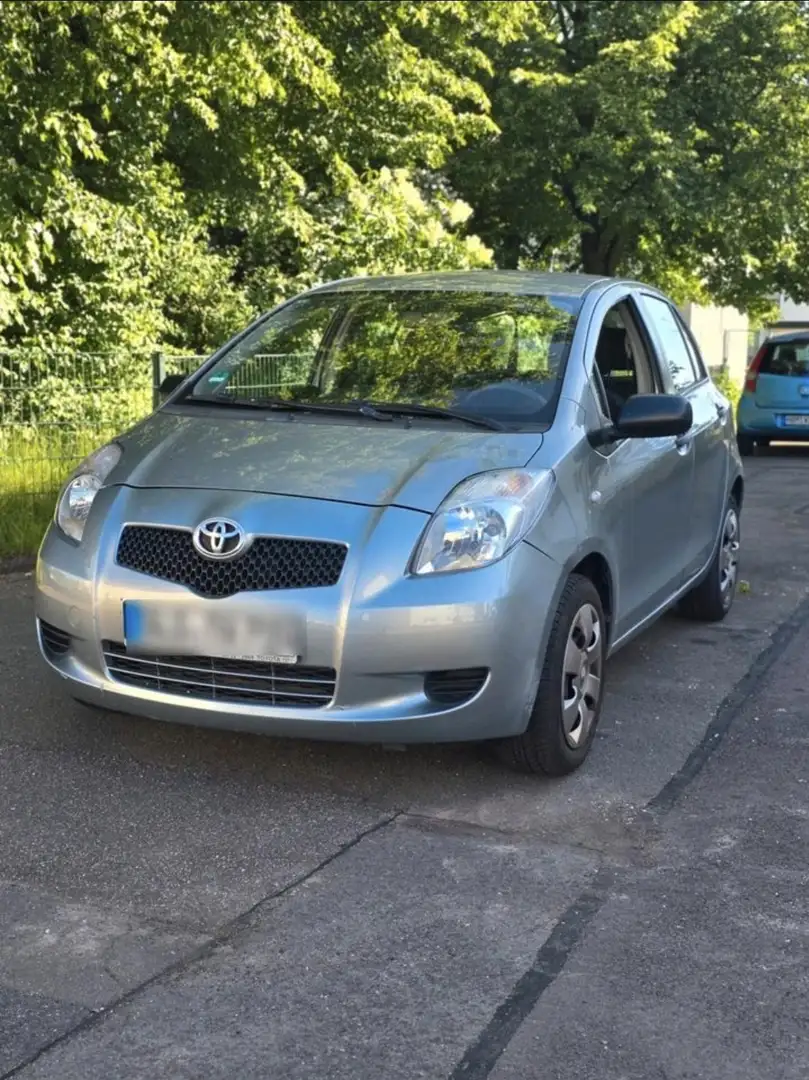 Toyota Yaris Cool Grau - 1