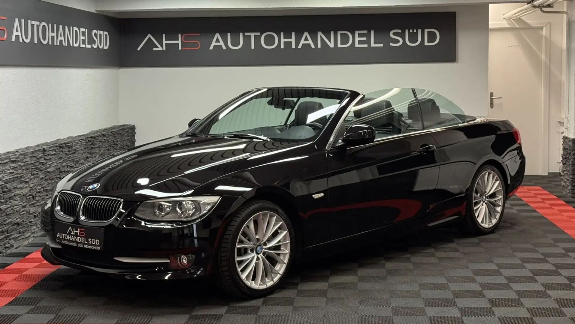 BMW 330 i Cabrio*LEDER*NAVIGATION*XENON*SHZ* Schwarz - 1